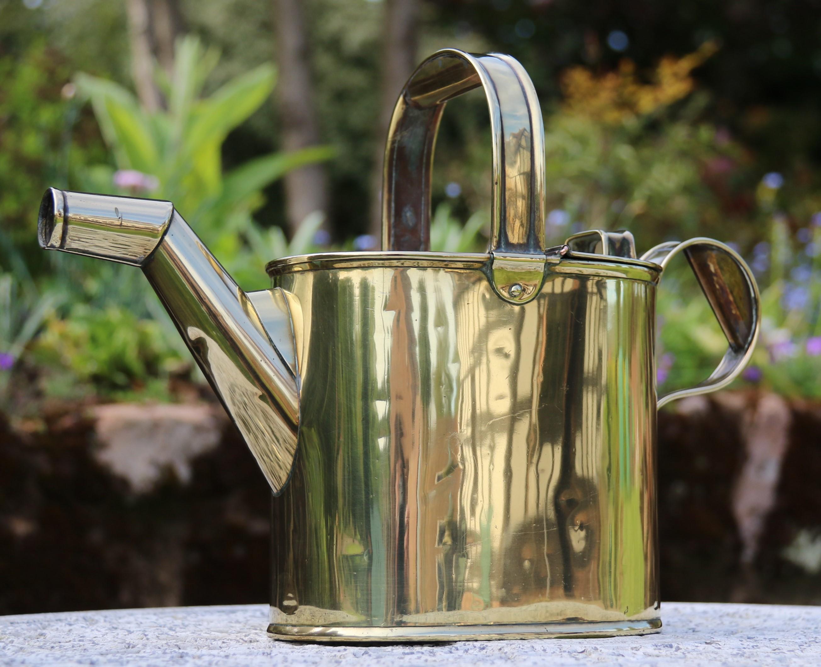 English 19th century matched pair of brass watering cans from a London Hotel For Sale 7