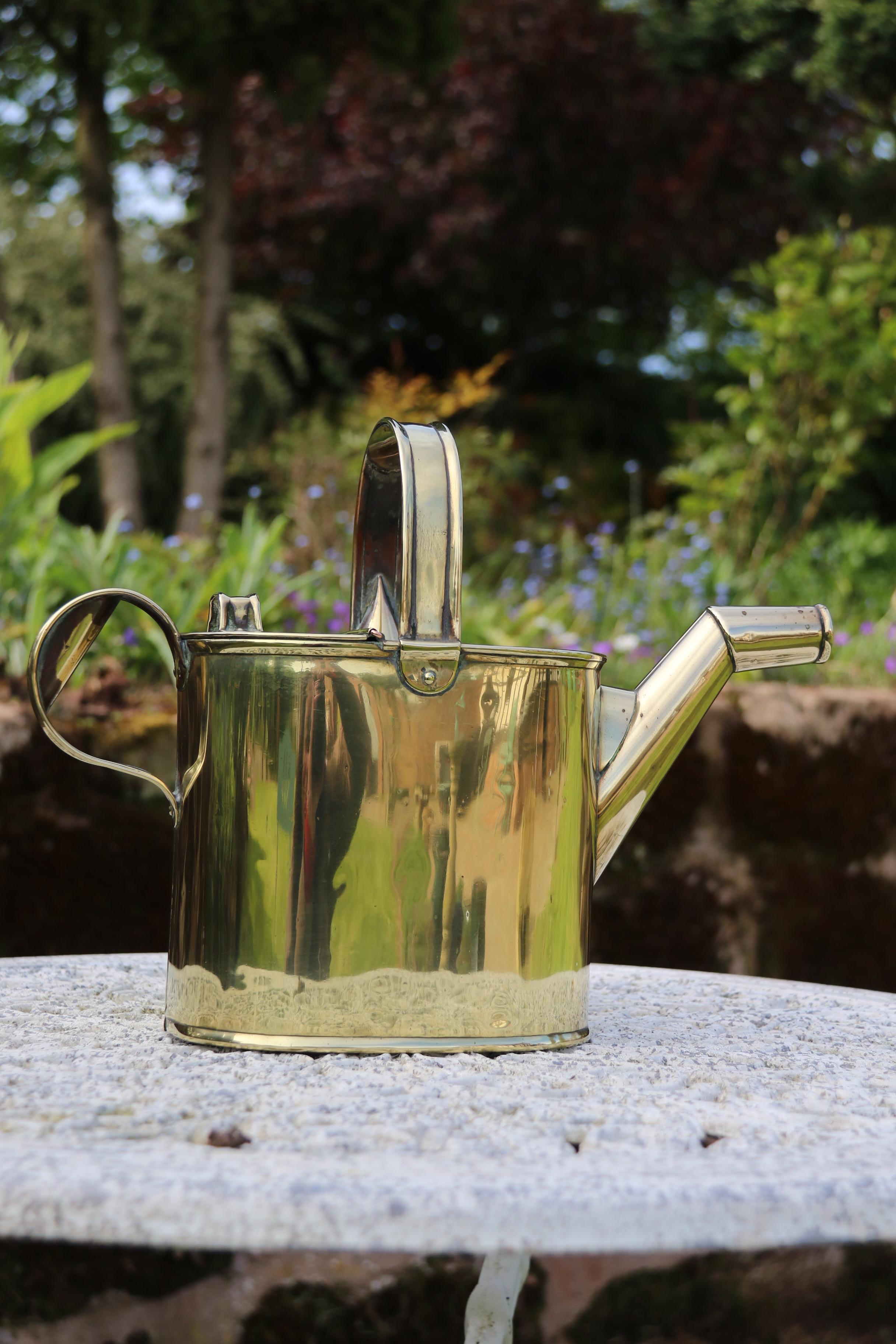 English 19th century matched pair of brass watering cans from a London Hotel For Sale 9