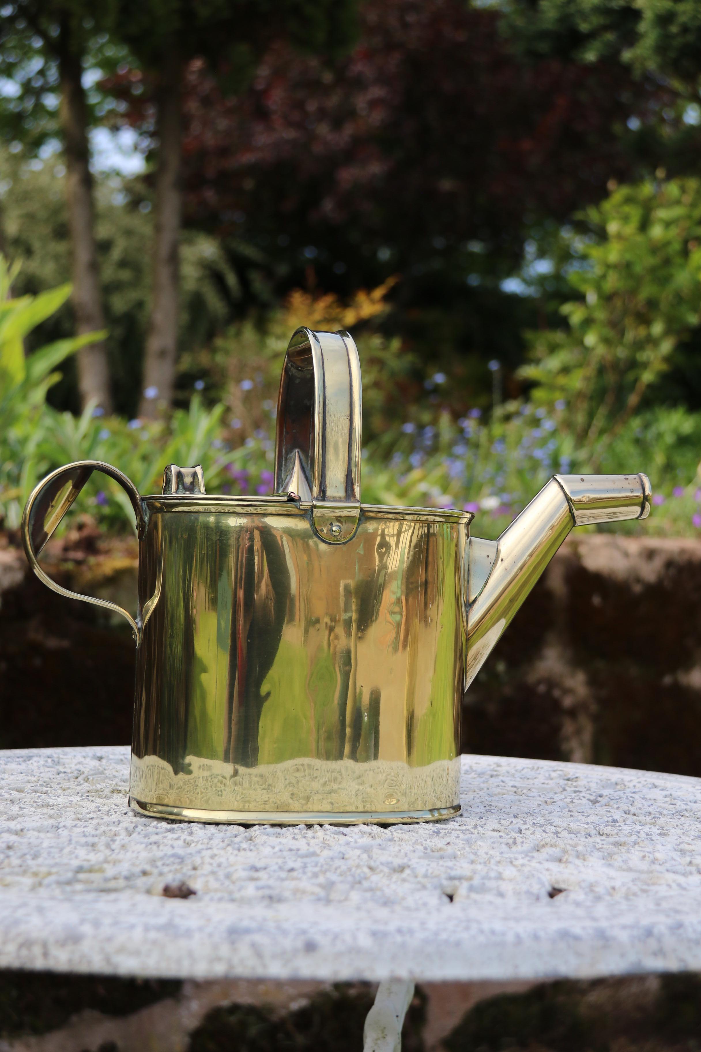 Paire de cannes d'eau anglaises assorties en laiton du 19ème siècle provenant d'un hôtel de Londres en vente 8