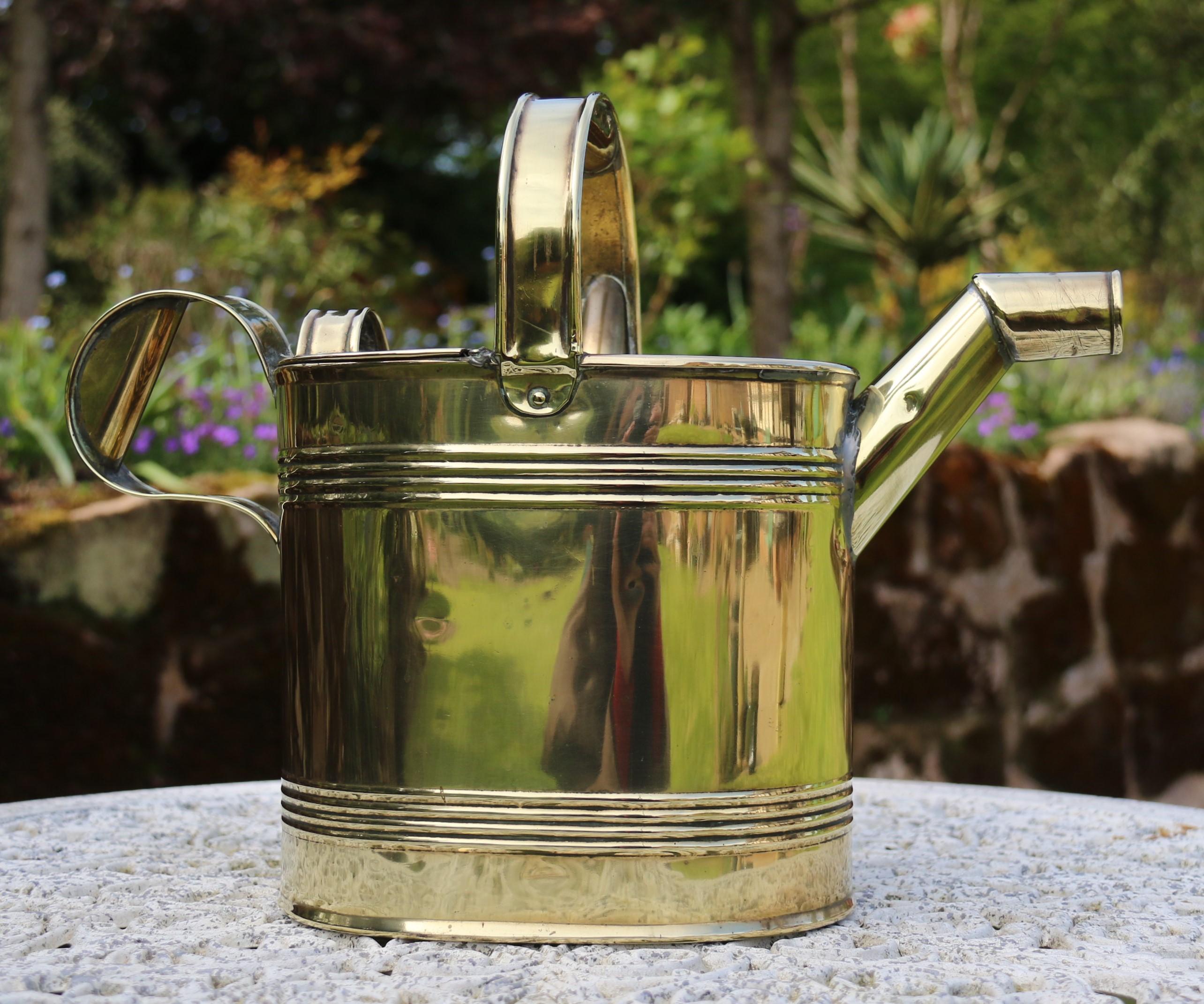 English 19th century matched pair of brass watering cans from a London Hotel For Sale 10