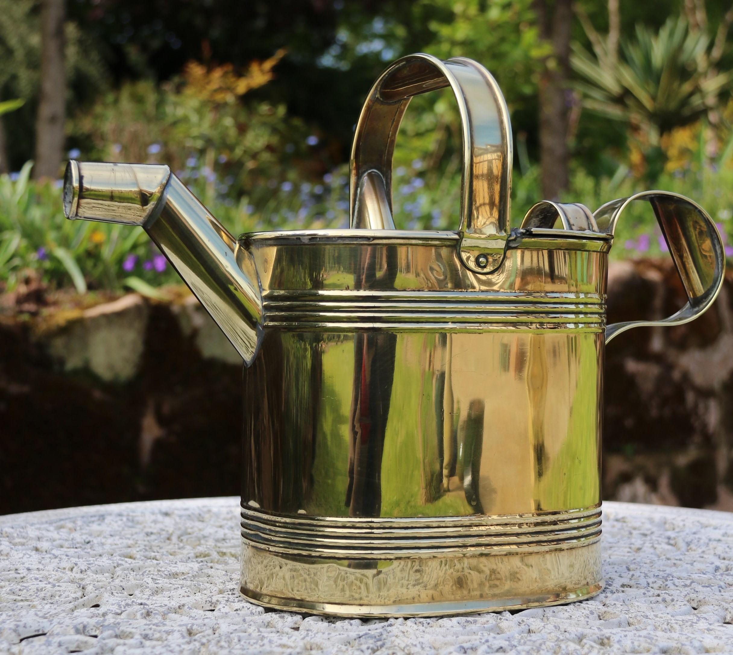 English 19th century matched pair of brass watering cans from a London Hotel For Sale 11