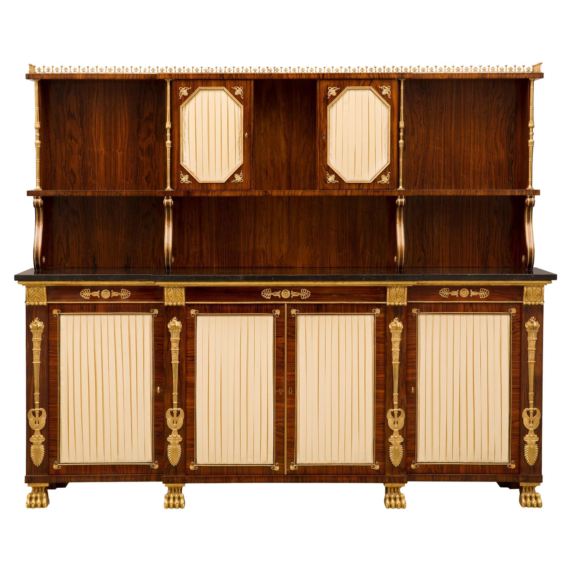 Buffet à deux corps de style néoclassique anglais du 19ème siècle de style néoclassique en vente