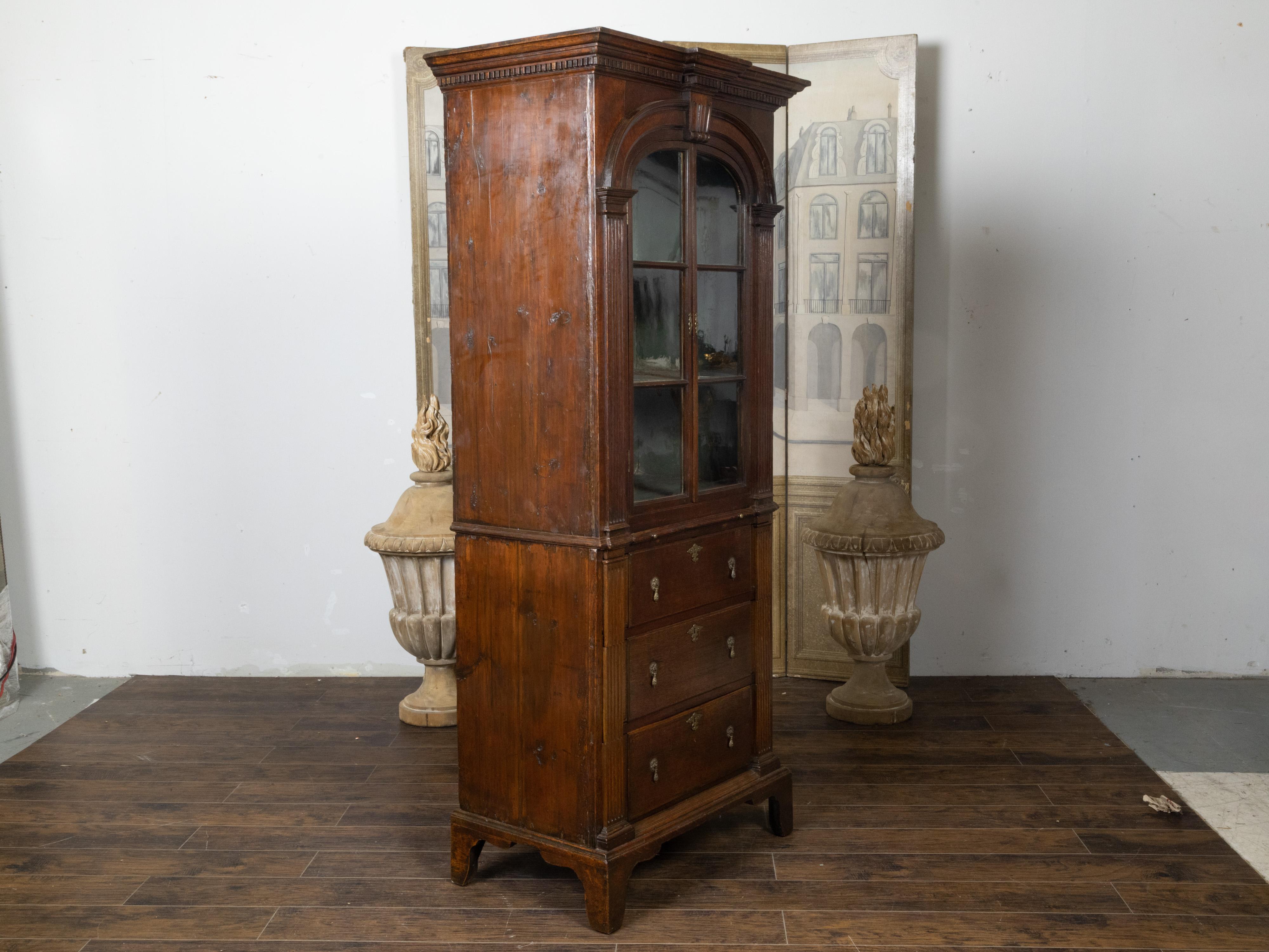 Verre Bibliothèque anglaise du 19ème siècle en chêne avec portes, tiroirs et piliers en verre en vente