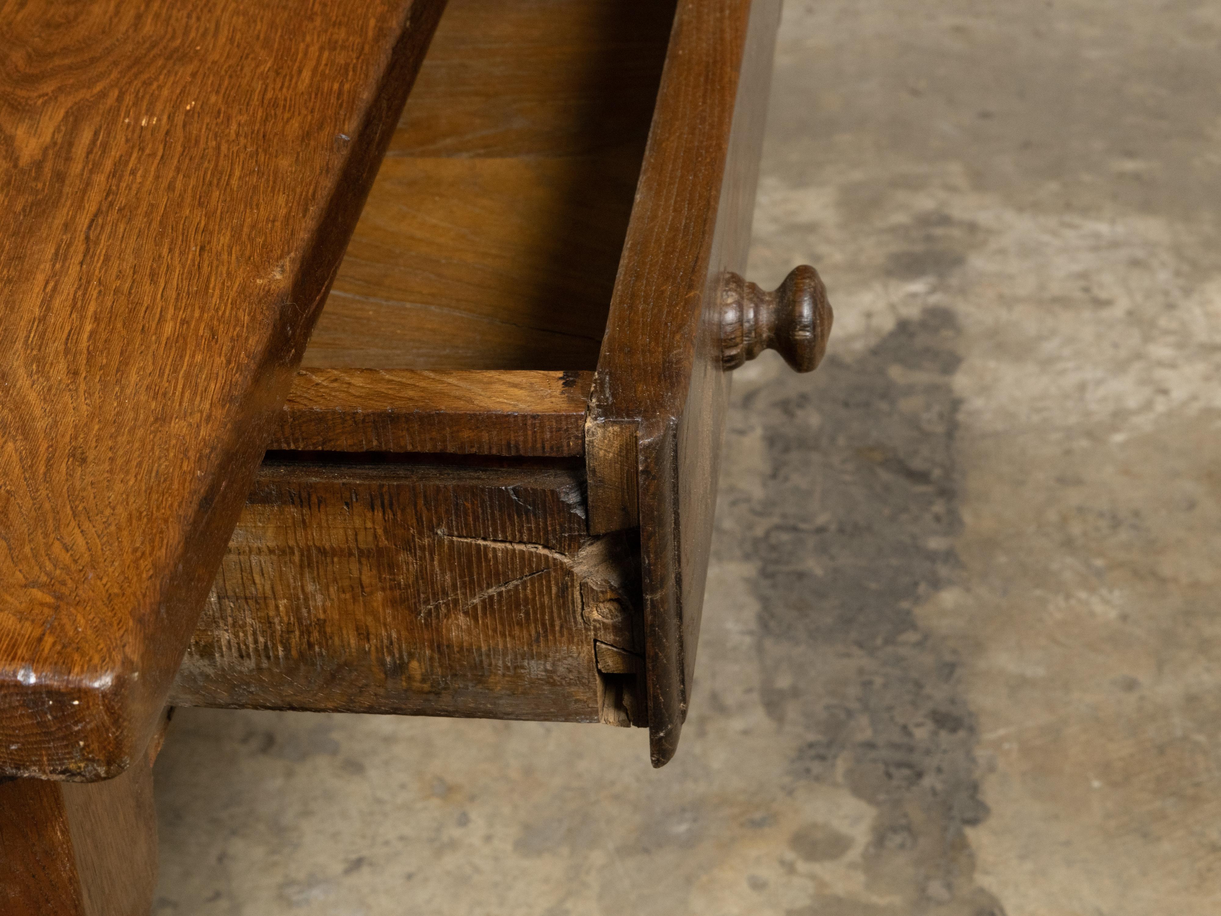 Table basse anglaise en chêne du XIXe siècle avec un seul tiroir et une base tournée en vente 6