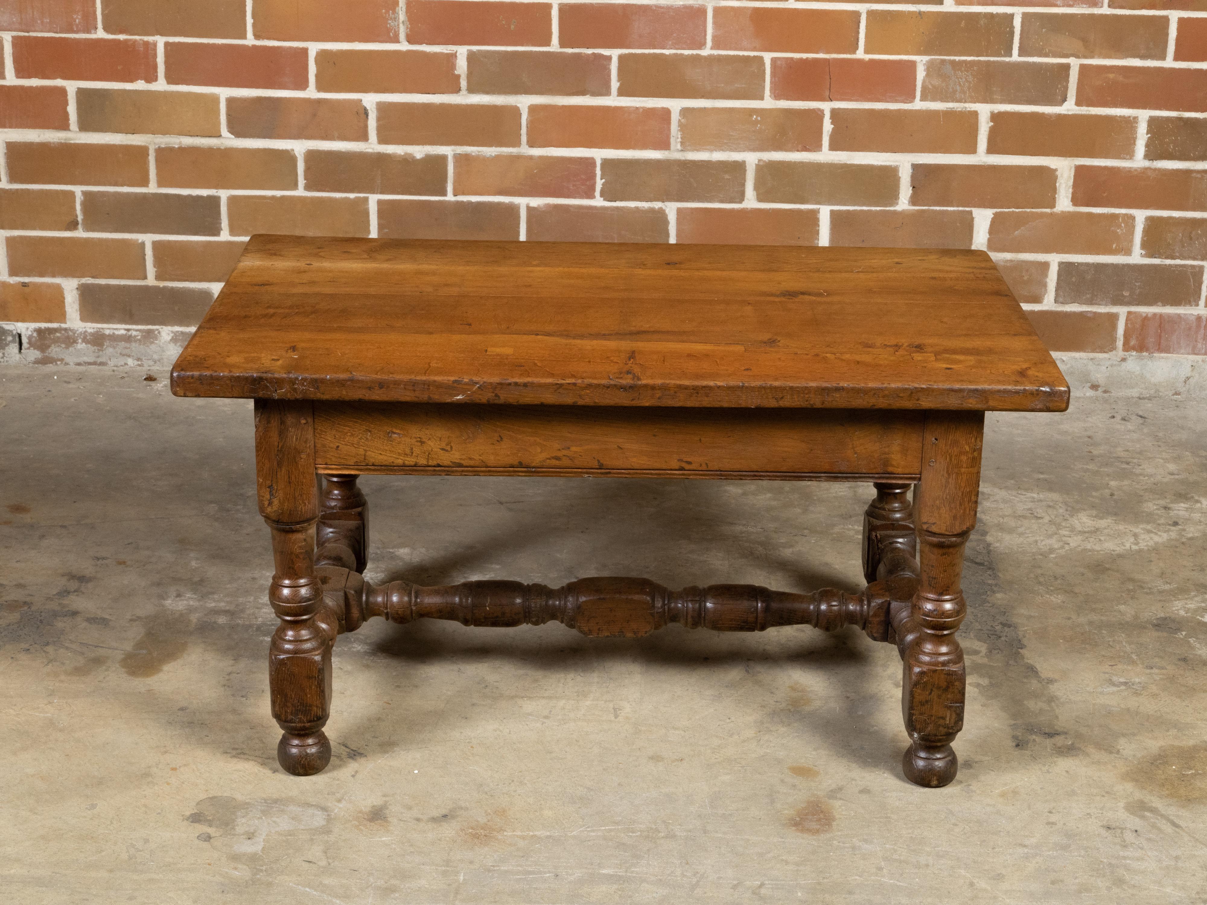 English 19th Century Oak Coffee Table with Single Drawer and Turned Base For Sale 1