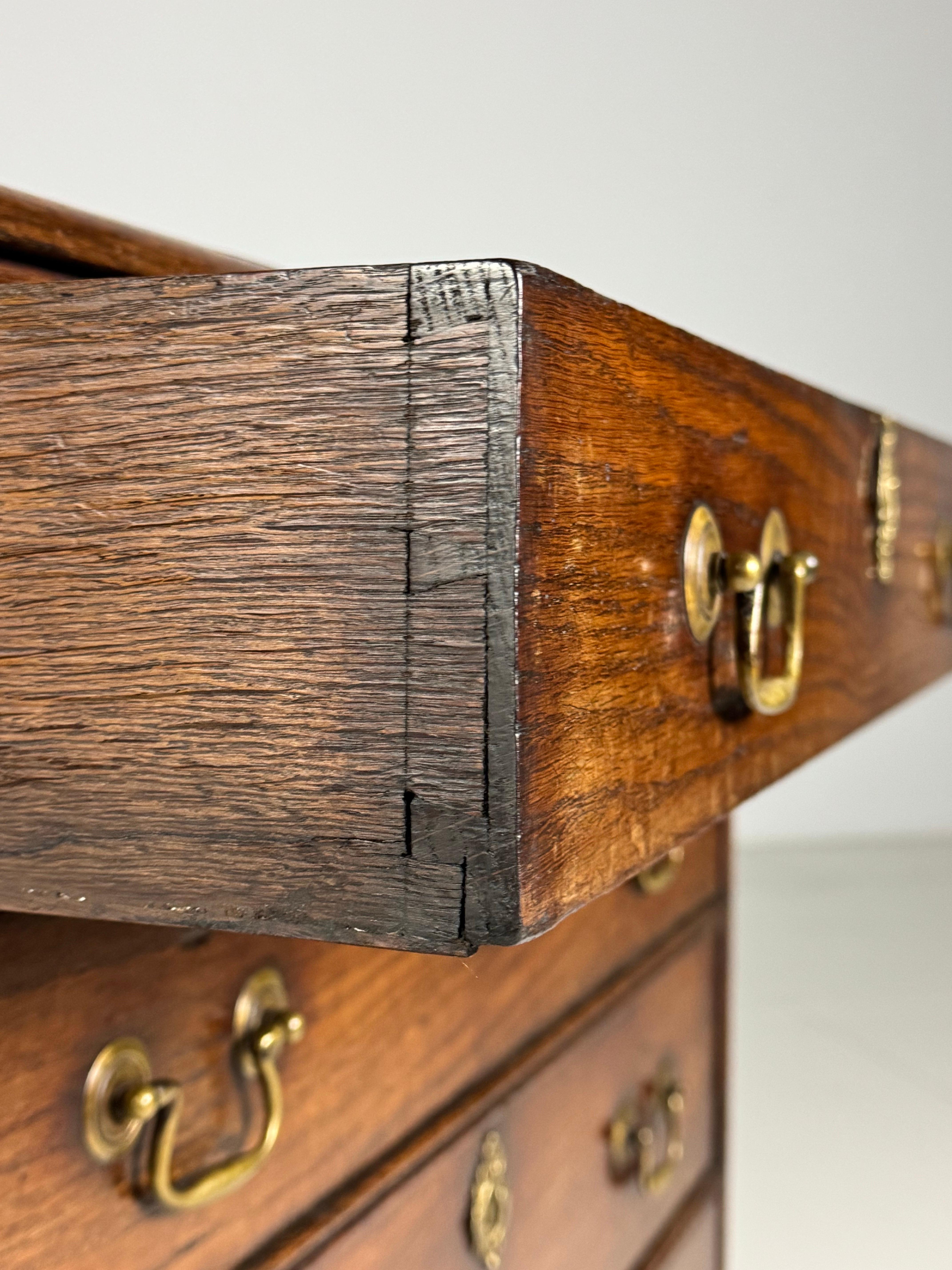 English 19th Century Oak Commode For Sale 5