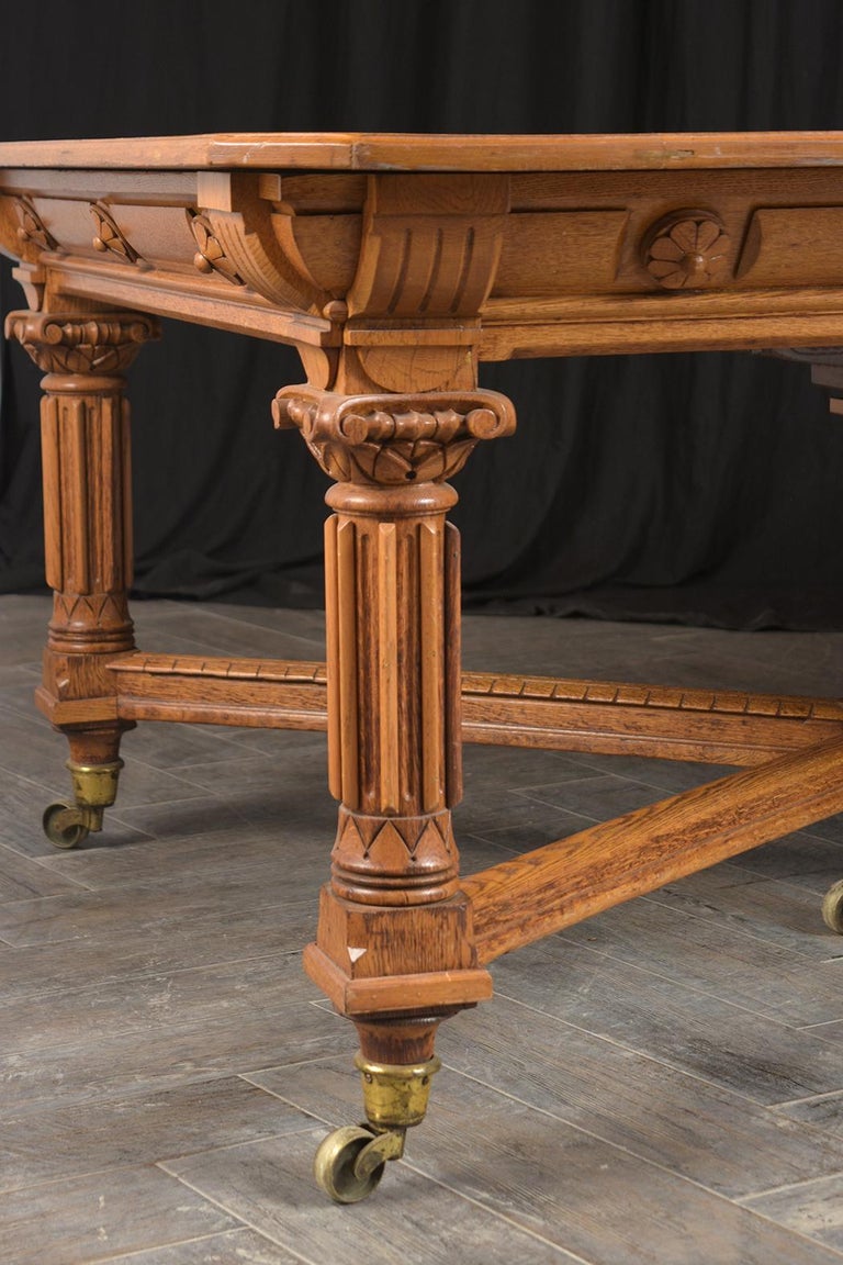 English 19th Century Oak Dining Table For Sale 4