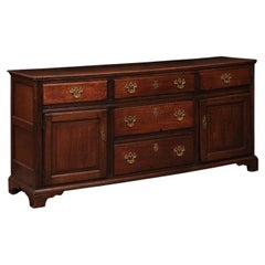 Armoire basse en chêne anglais du 19ème siècle