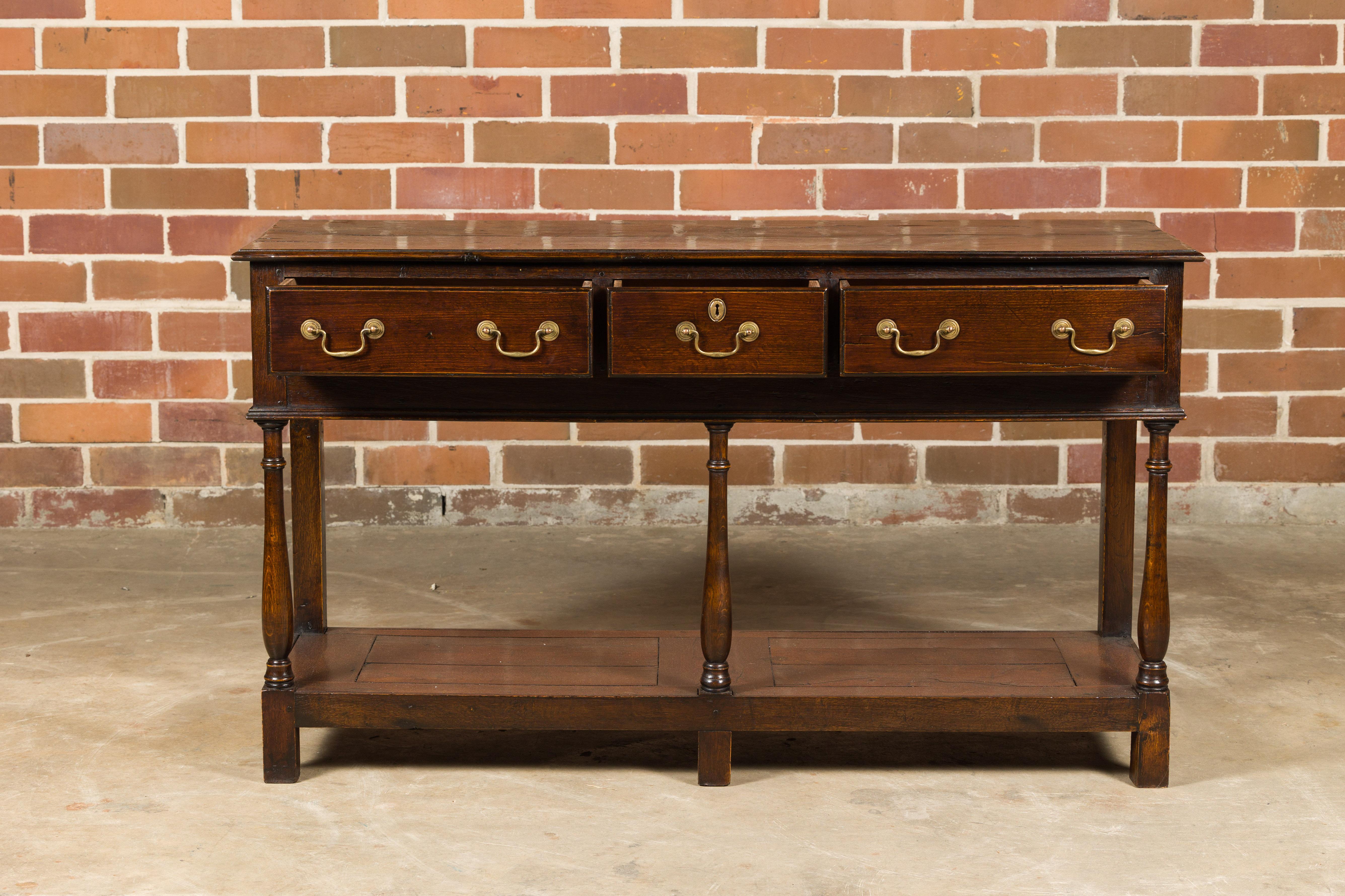 English 19th Century Oak Dresser Base with Three Drawers and Baluster Legs For Sale 5