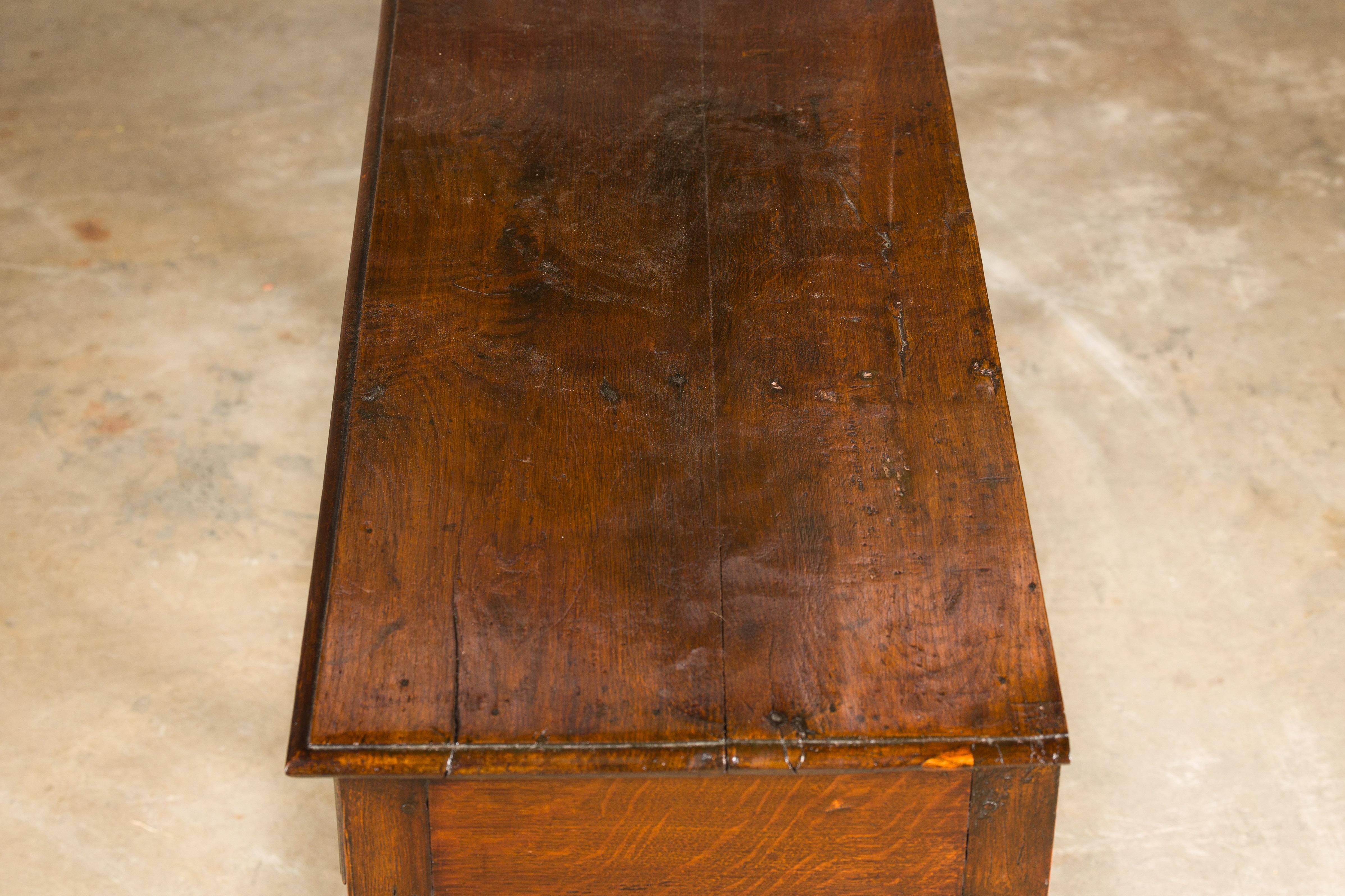 English 19th Century Oak Dresser Base with Three Drawers and Baluster Legs For Sale 12