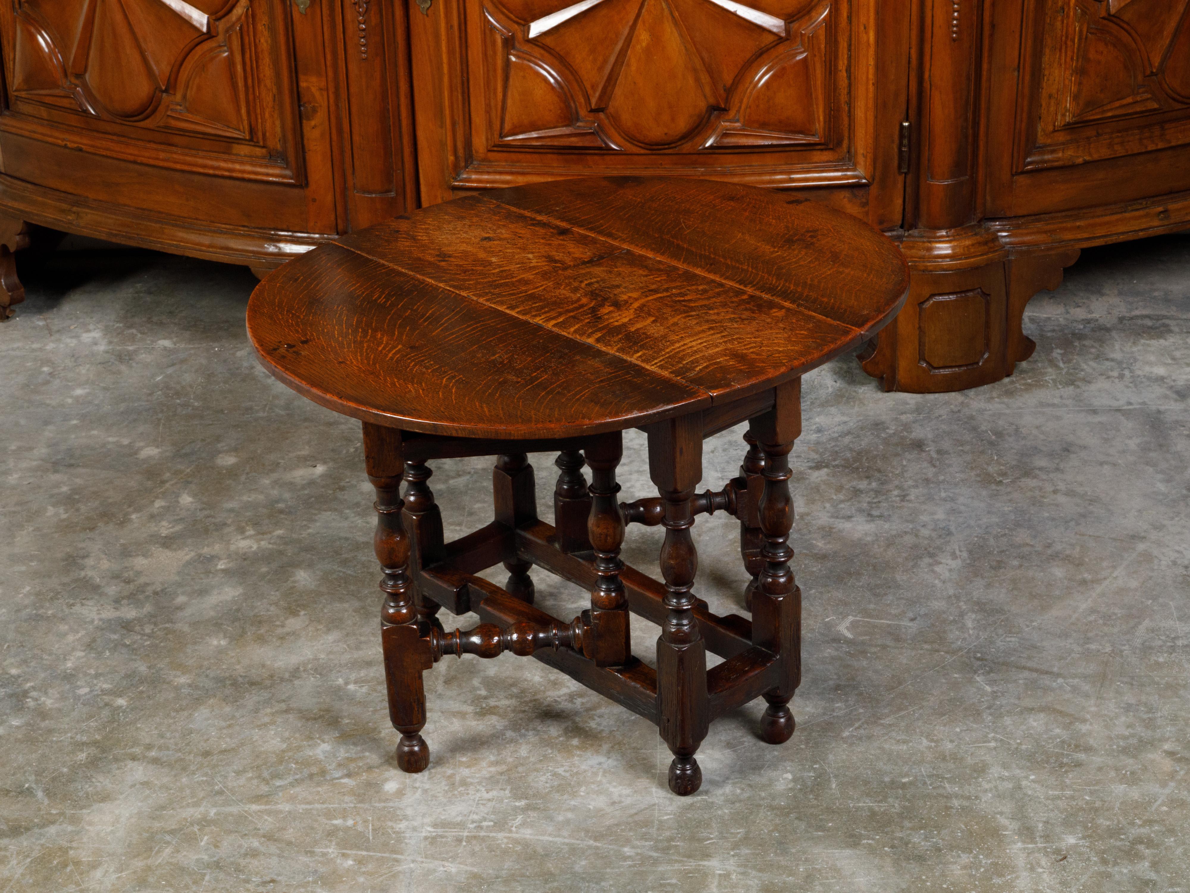 English 19th Century Oak Drop-Leaf Side Table with Turned Gateleg Base 7