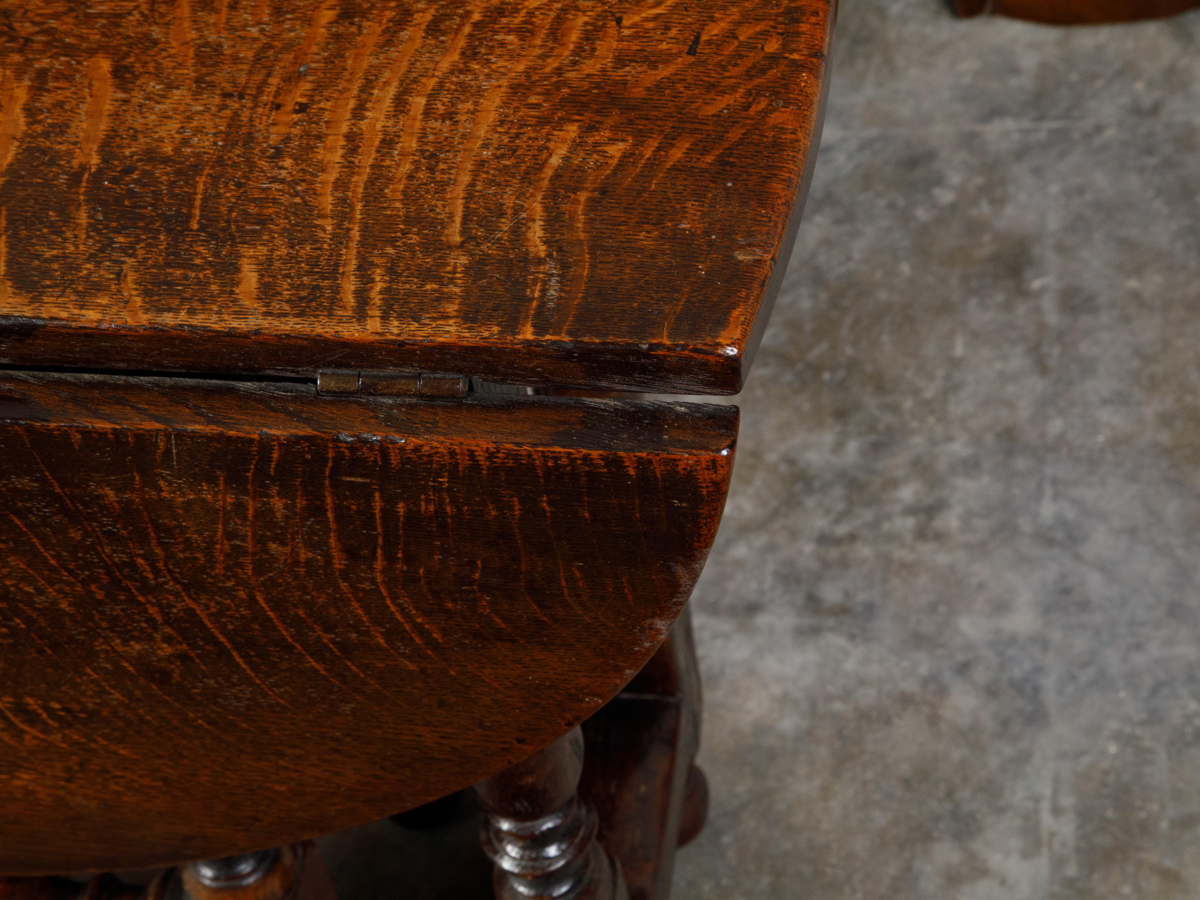 English 19th Century Oak Drop-Leaf Side Table with Turned Gateleg Base In Good Condition In Atlanta, GA