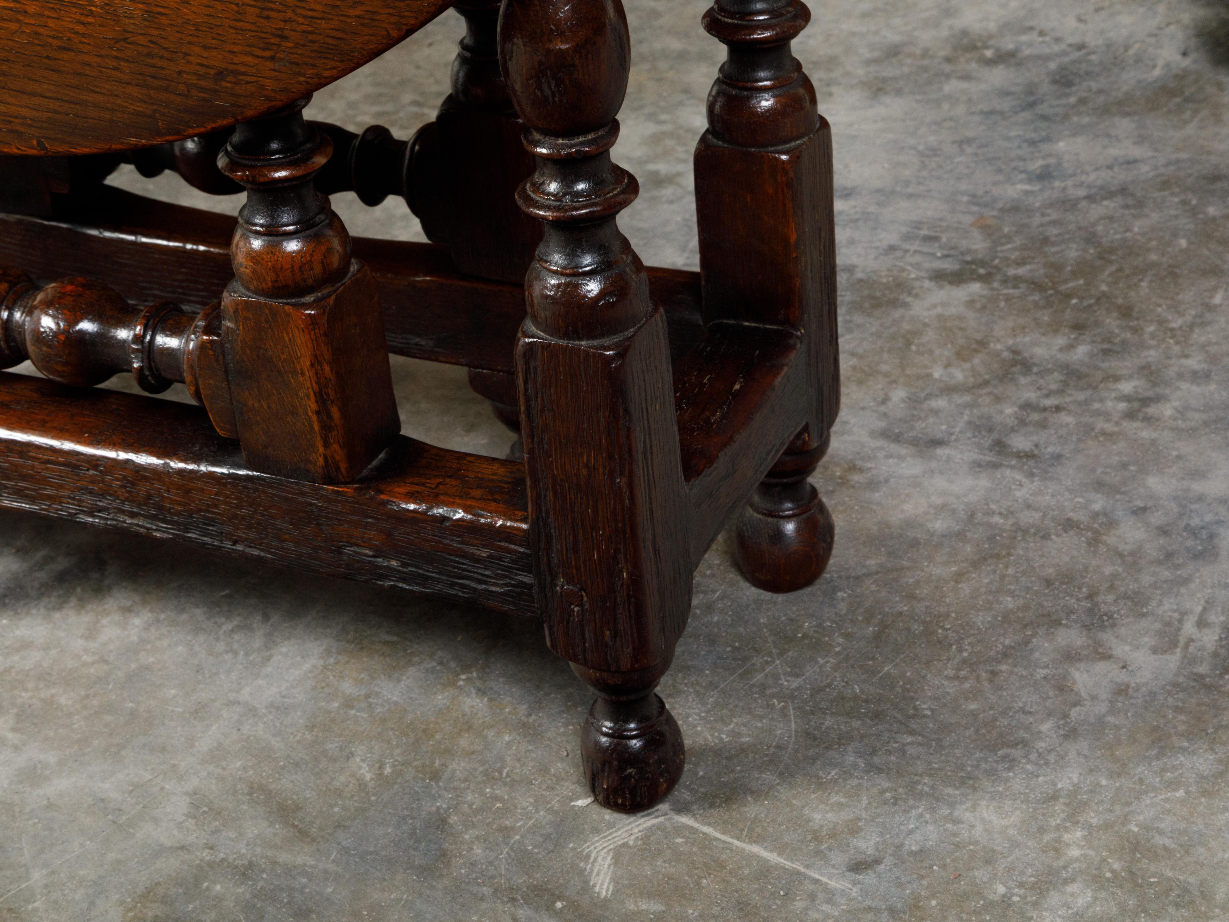 English 19th Century Oak Drop-Leaf Side Table with Turned Gateleg Base 1