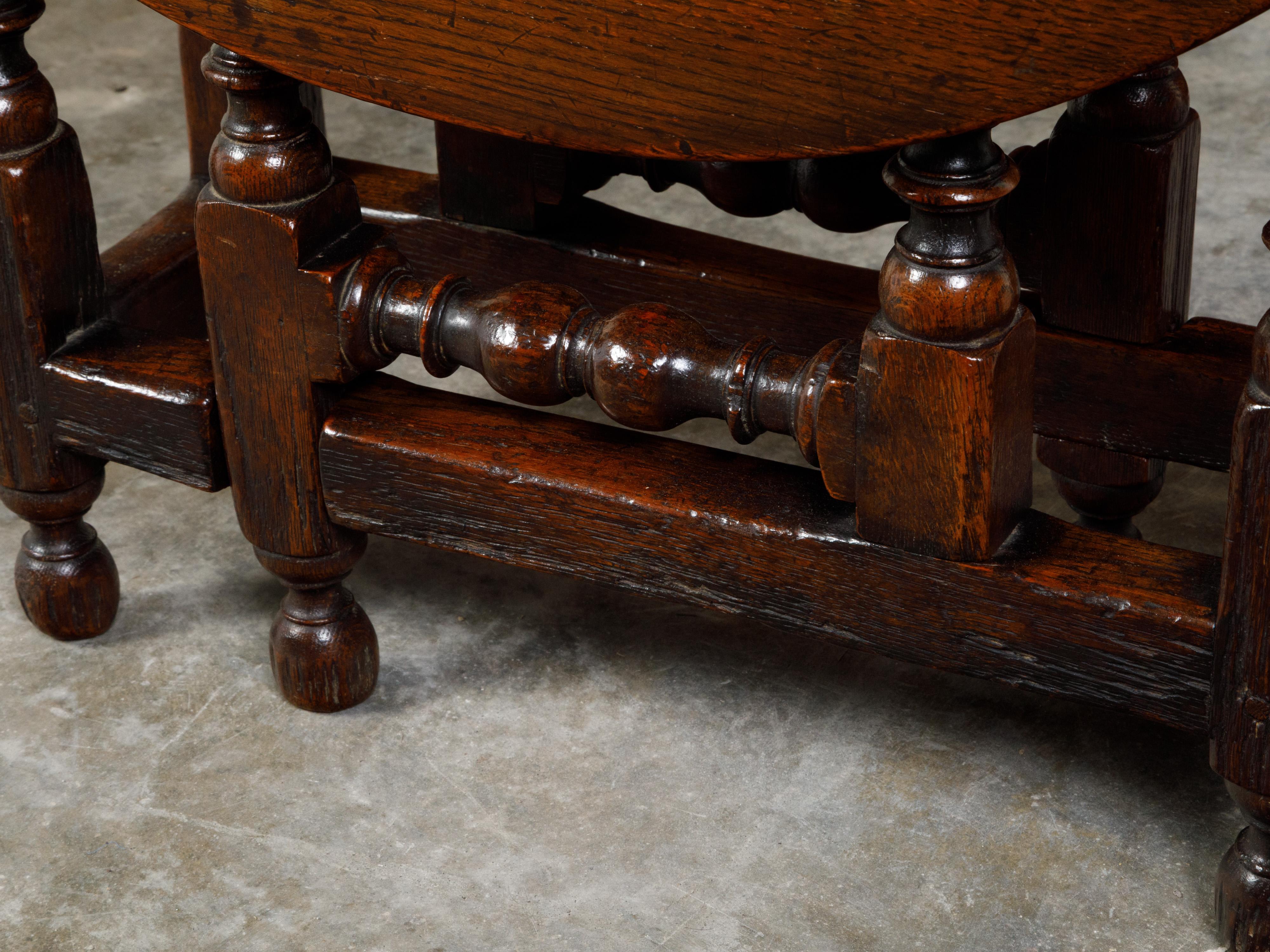 English 19th Century Oak Drop-Leaf Side Table with Turned Gateleg Base 2