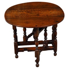 English 19th Century Oak Drop-Leaf Side Table with Turned Gateleg Base