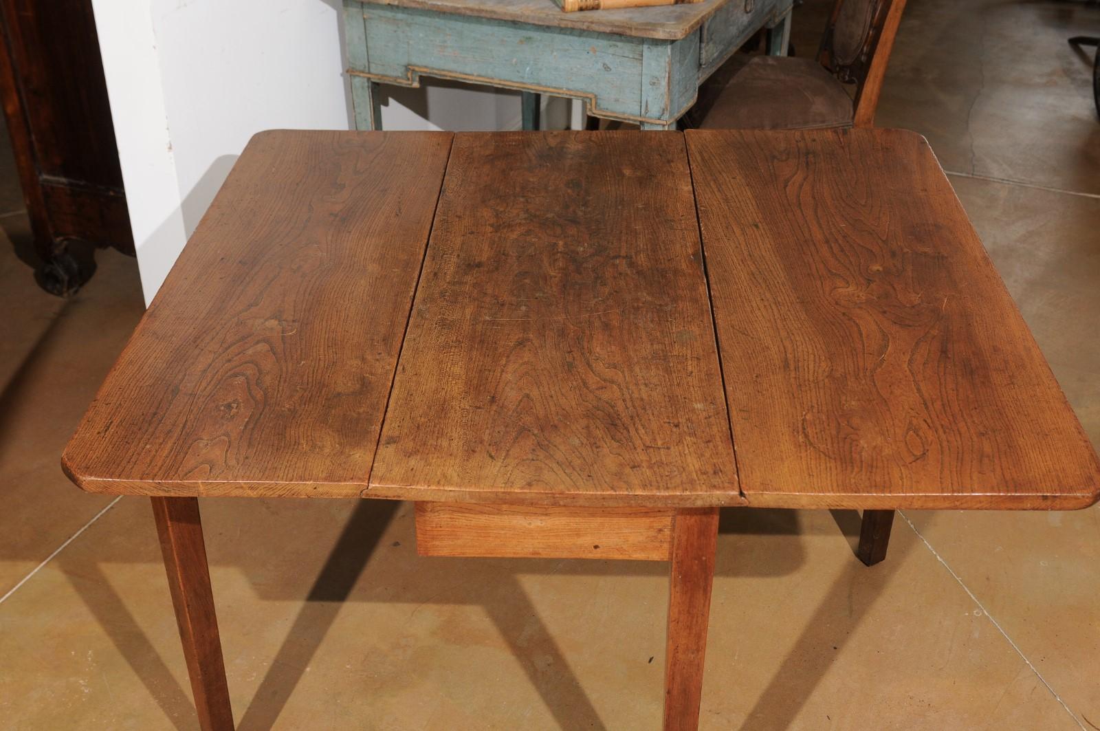 English 19th Century Oak Drop-Leaf Table with Gateleg Base 6