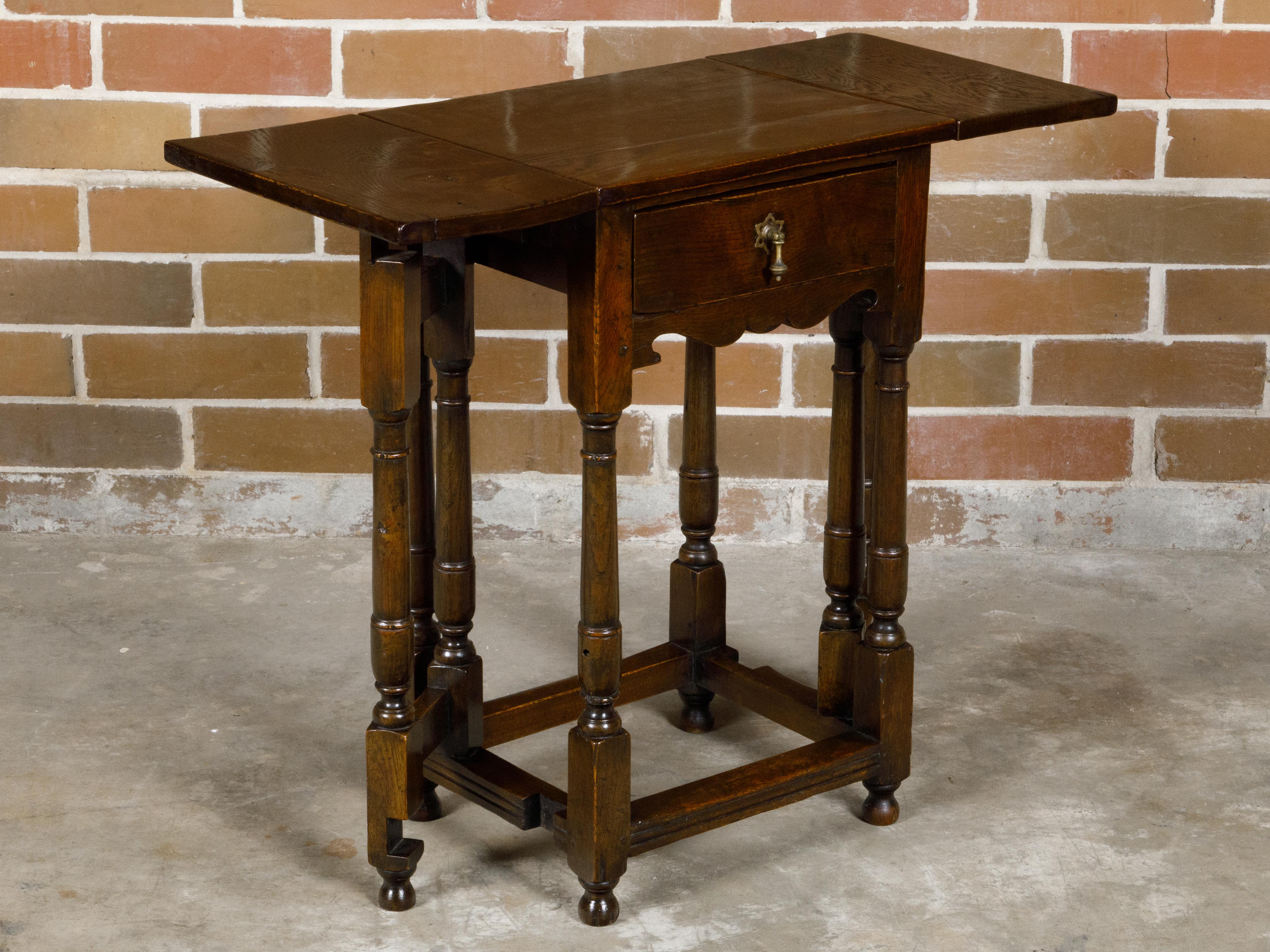 English 19th Century Oak Drop Leaf Table with Swivel Legs and Single Drawer For Sale 7