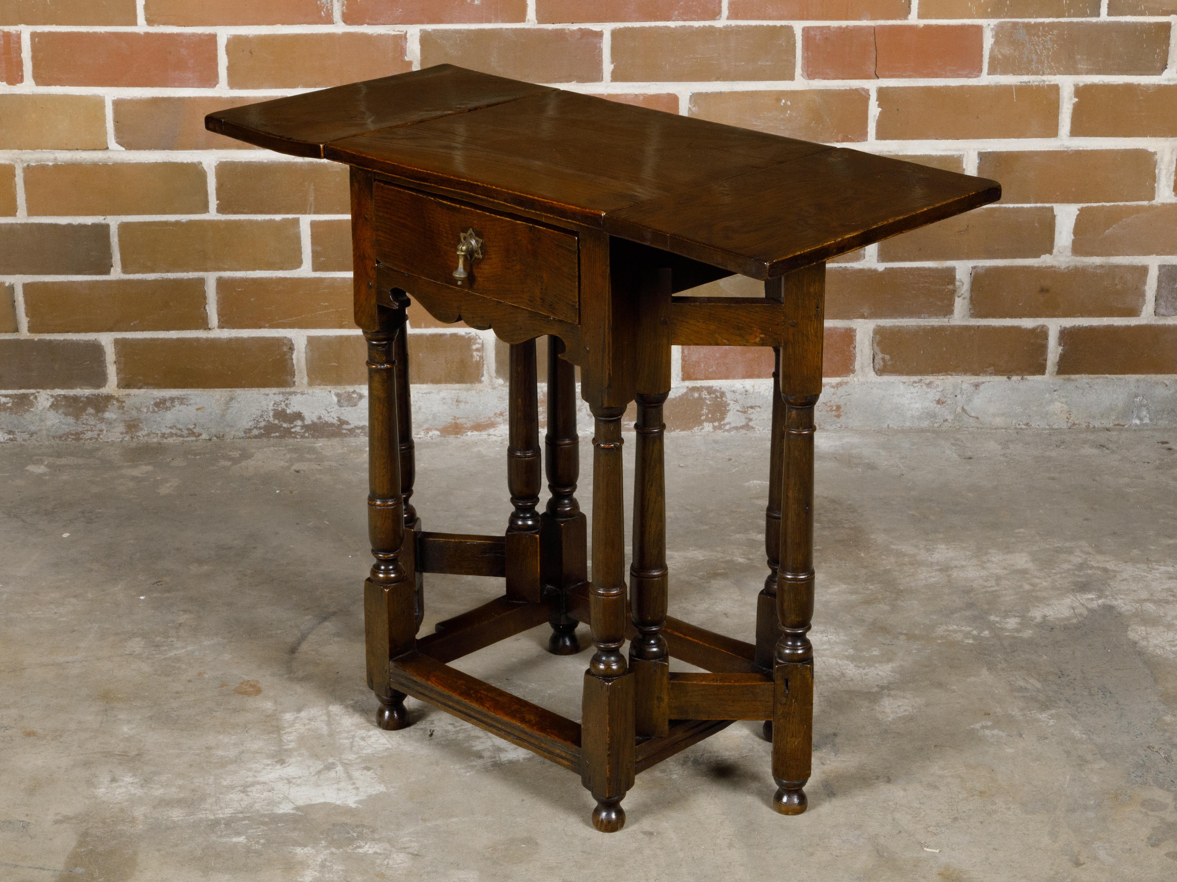 English 19th Century Oak Drop Leaf Table with Swivel Legs and Single Drawer For Sale 11