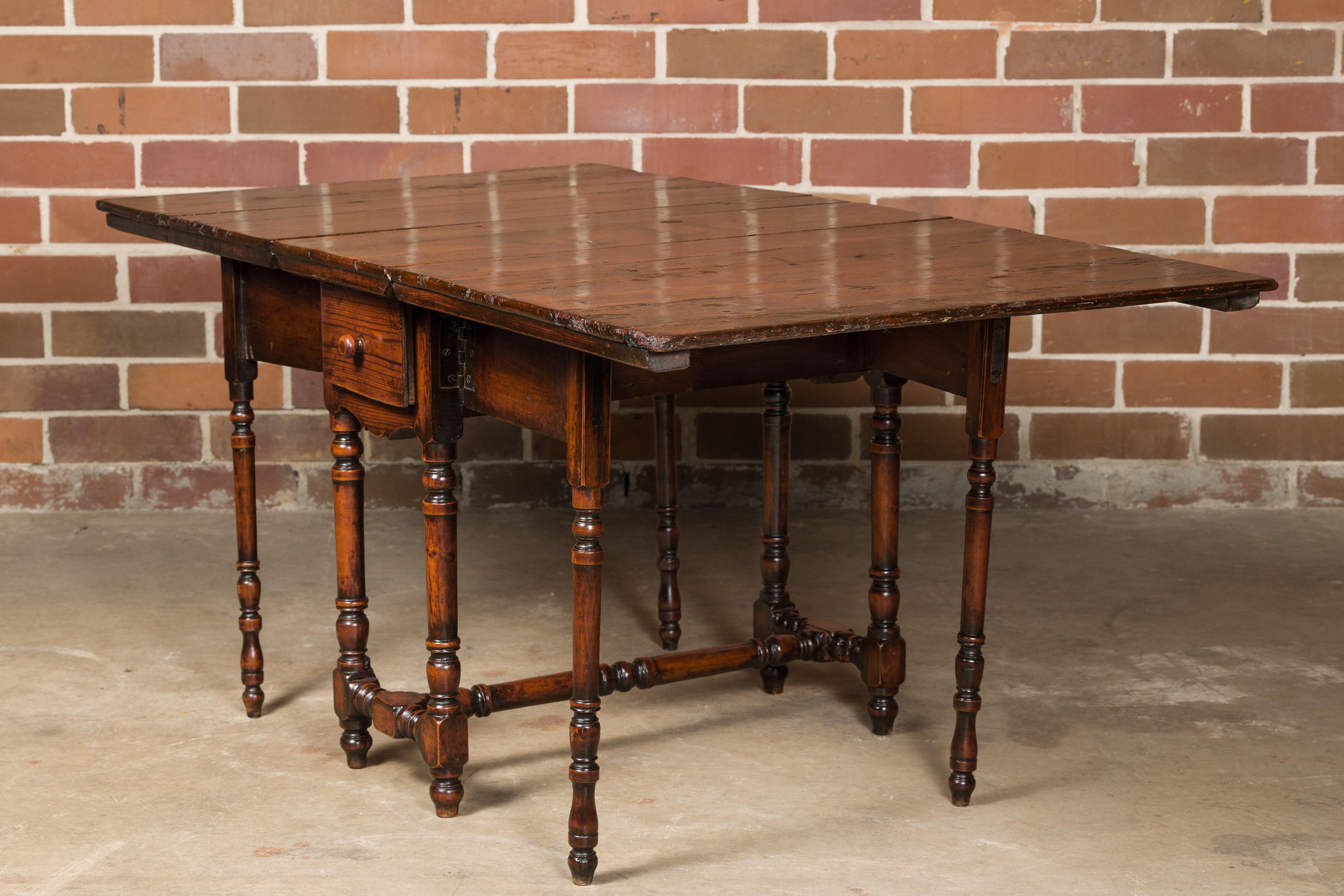 English 19th Century Oak Drop Leaf Table with Turned Legs and Two Drawers In Good Condition For Sale In Atlanta, GA