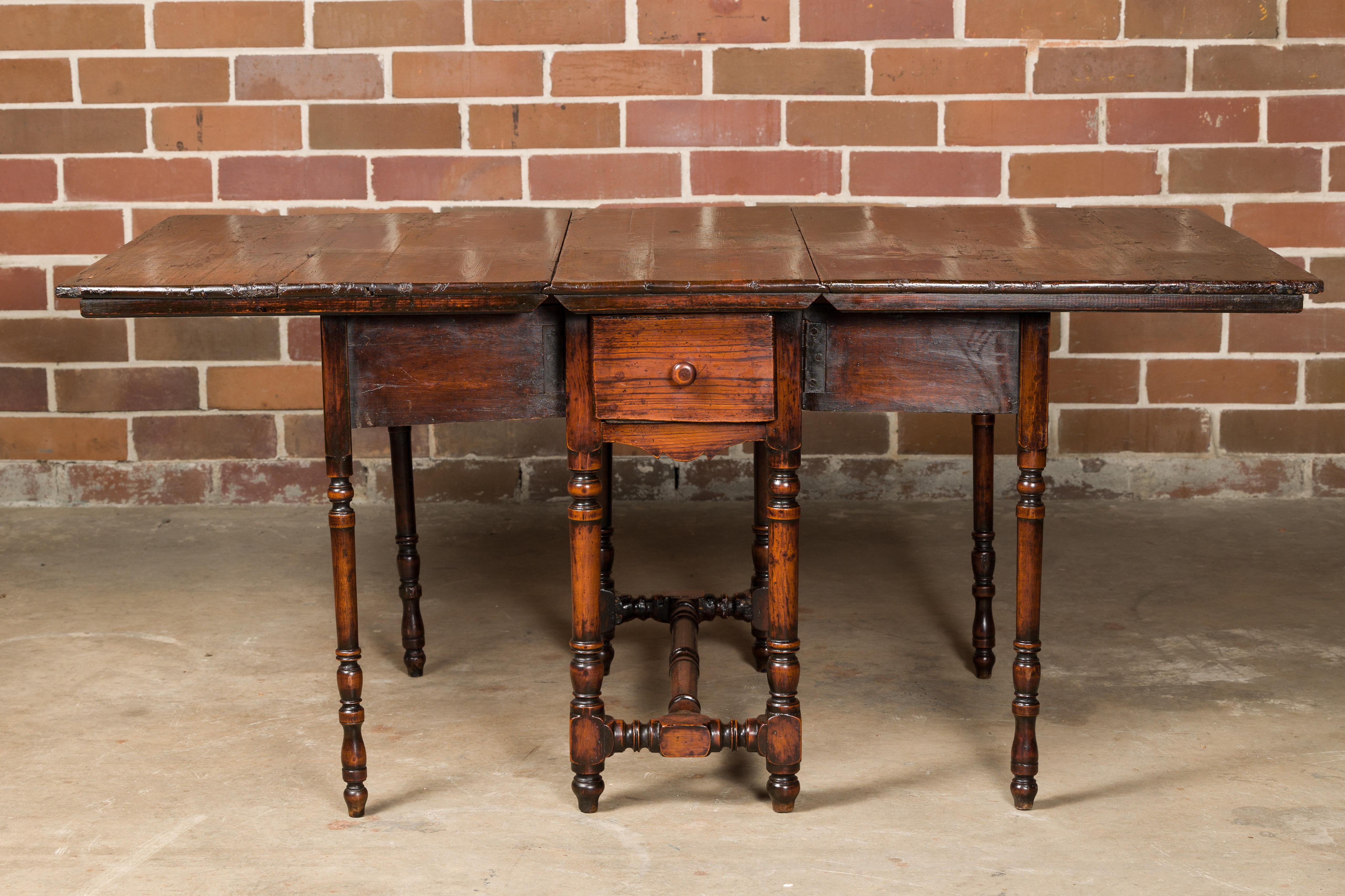 English 19th Century Oak Drop Leaf Table with Turned Legs and Two Drawers For Sale 1
