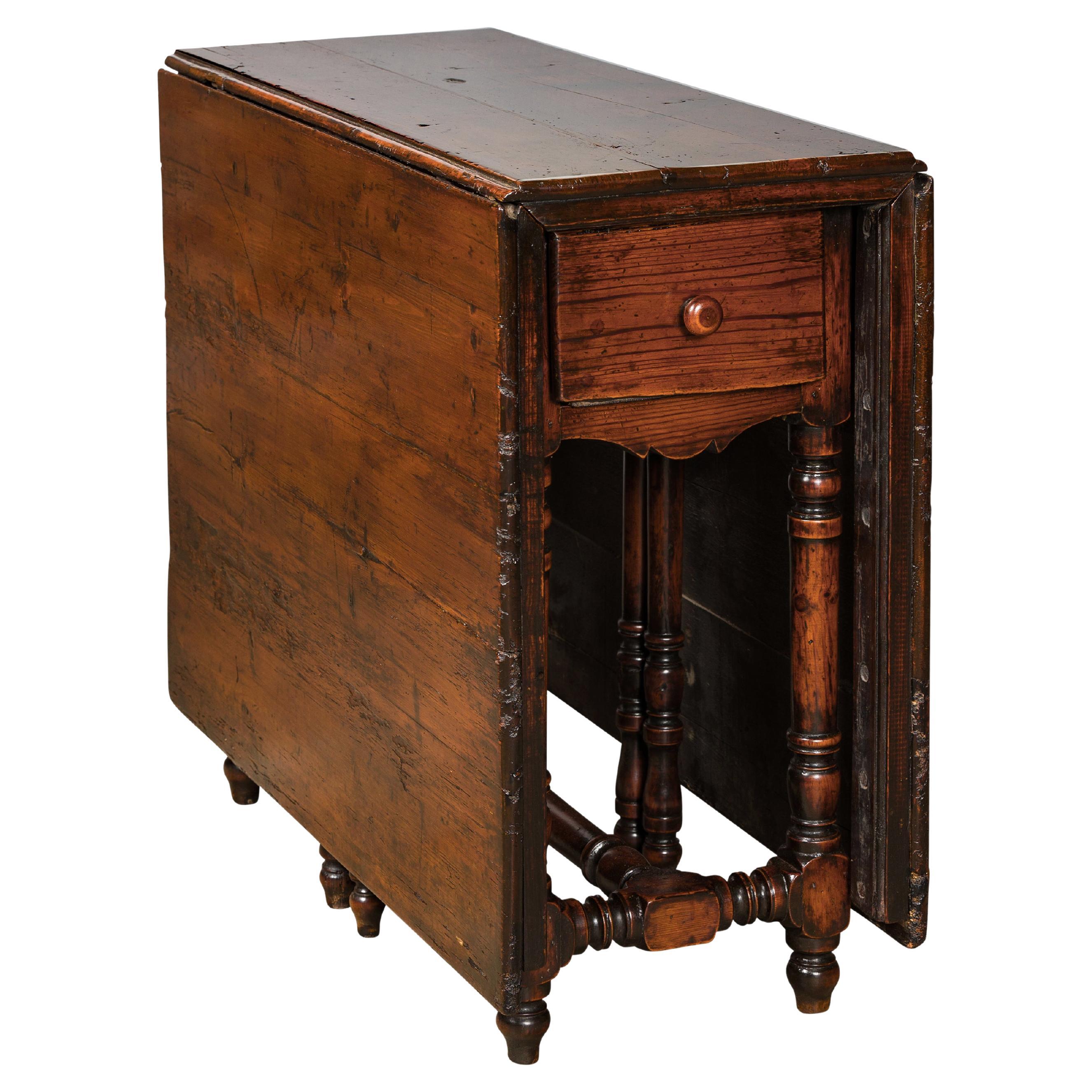 Englischer klappbarer Eichenholztisch aus dem 19. Jahrhundert mit gedrechselten Beinen und zwei Schubladen