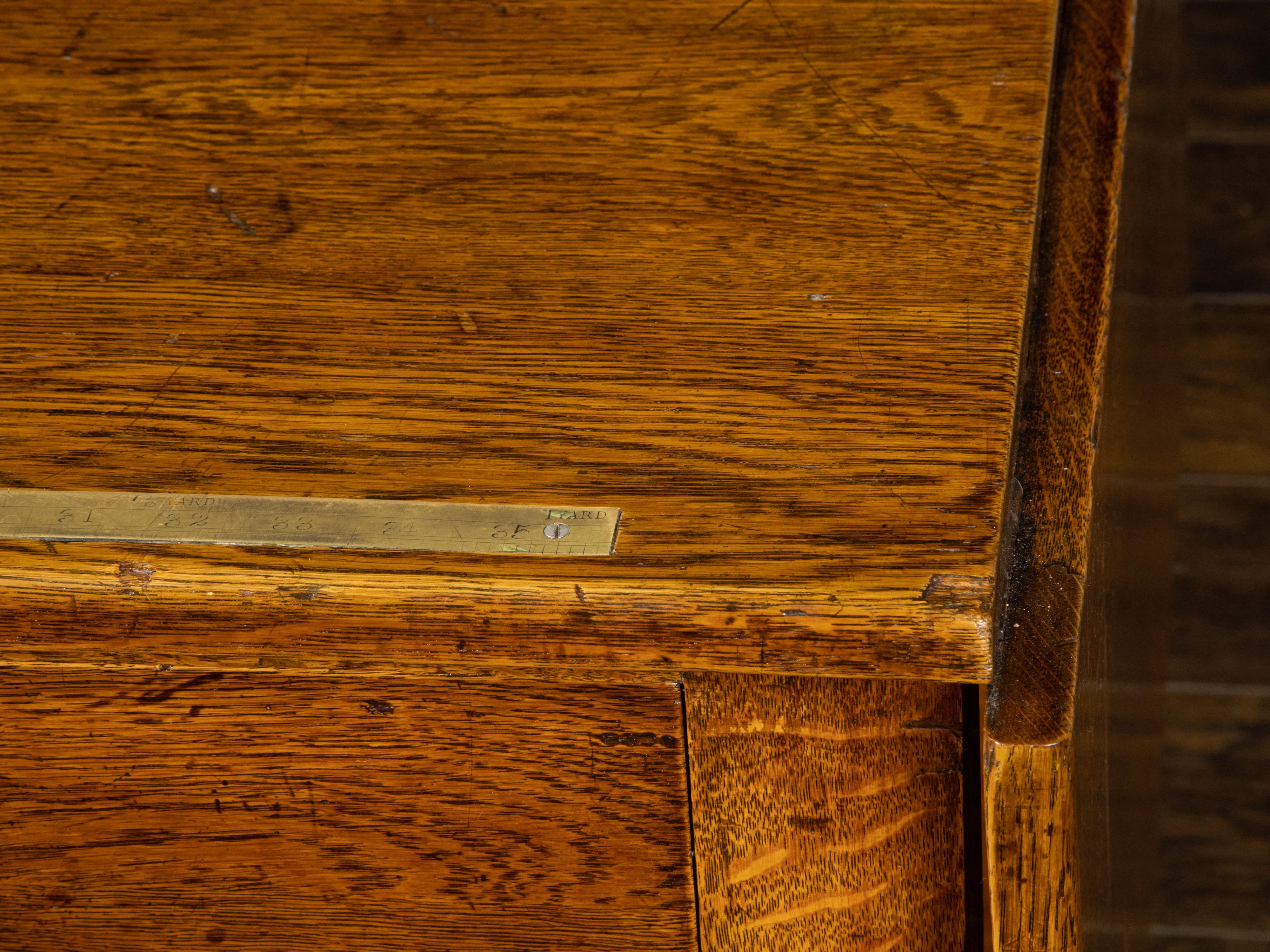 English 19th Century Oak Drop Leaves Draper's Table with Brass Measuring Tape For Sale 10