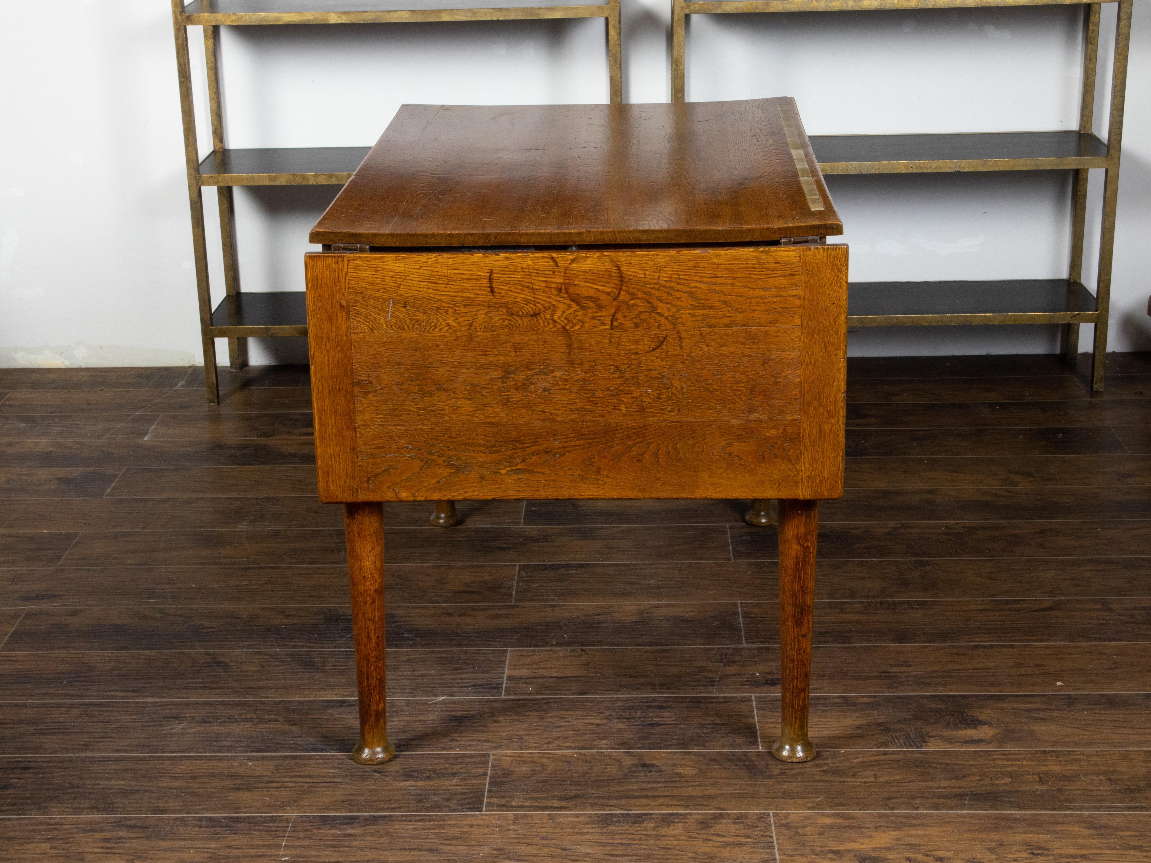 English 19th Century Oak Drop Leaves Draper's Table with Brass Measuring Tape For Sale 3