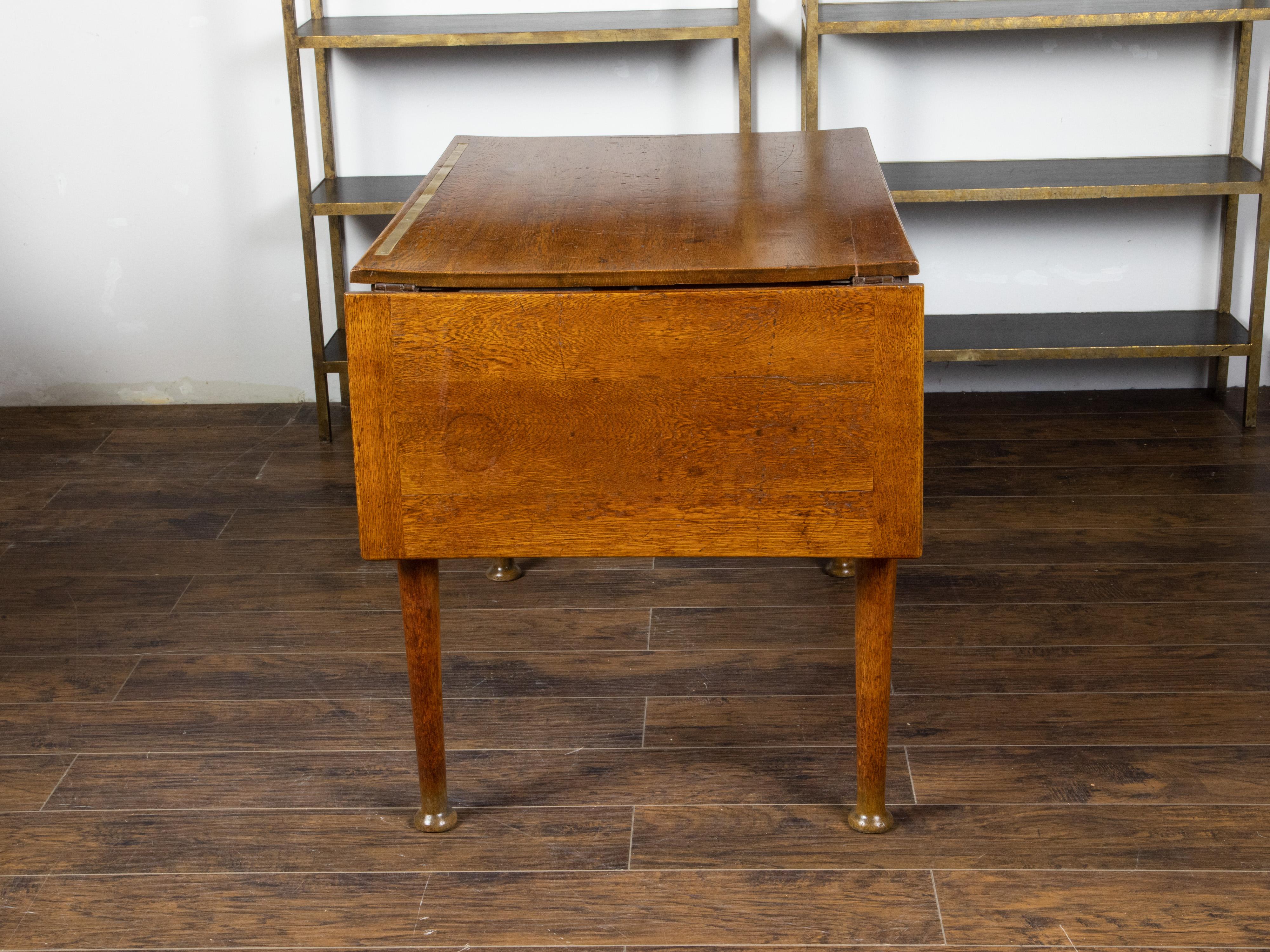 English 19th Century Oak Drop Leaves Draper's Table with Brass Measuring Tape For Sale 5