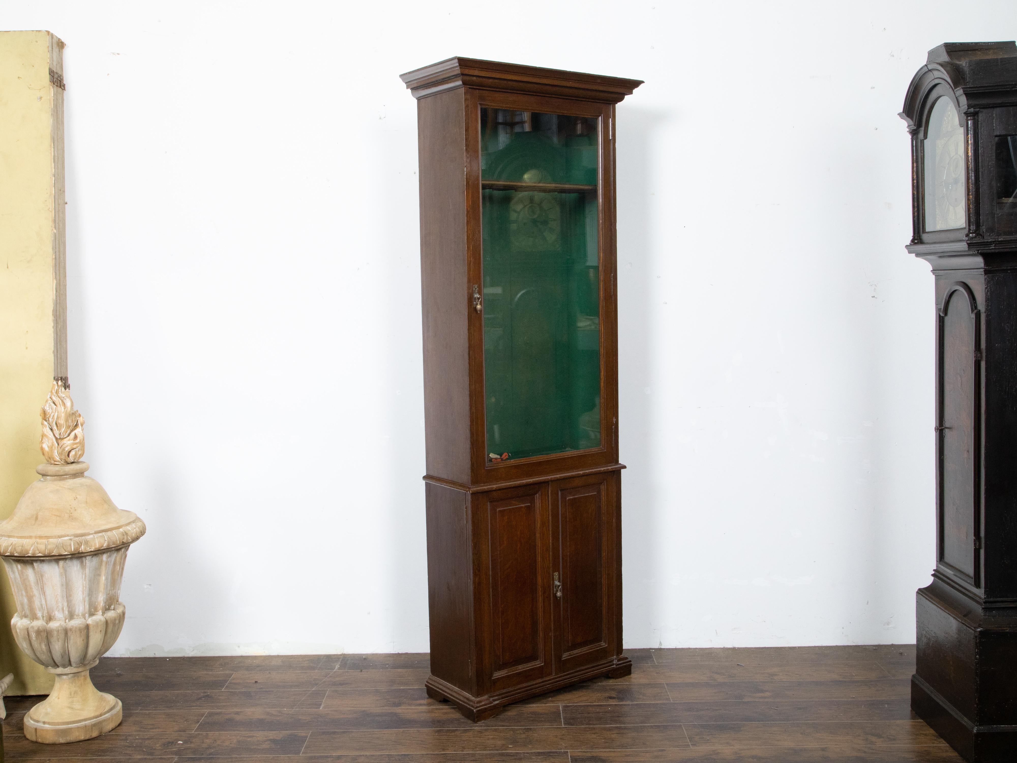 English 19th Century Oak Gun Cabinet with Single Glass Door and Inner Drawers For Sale 6