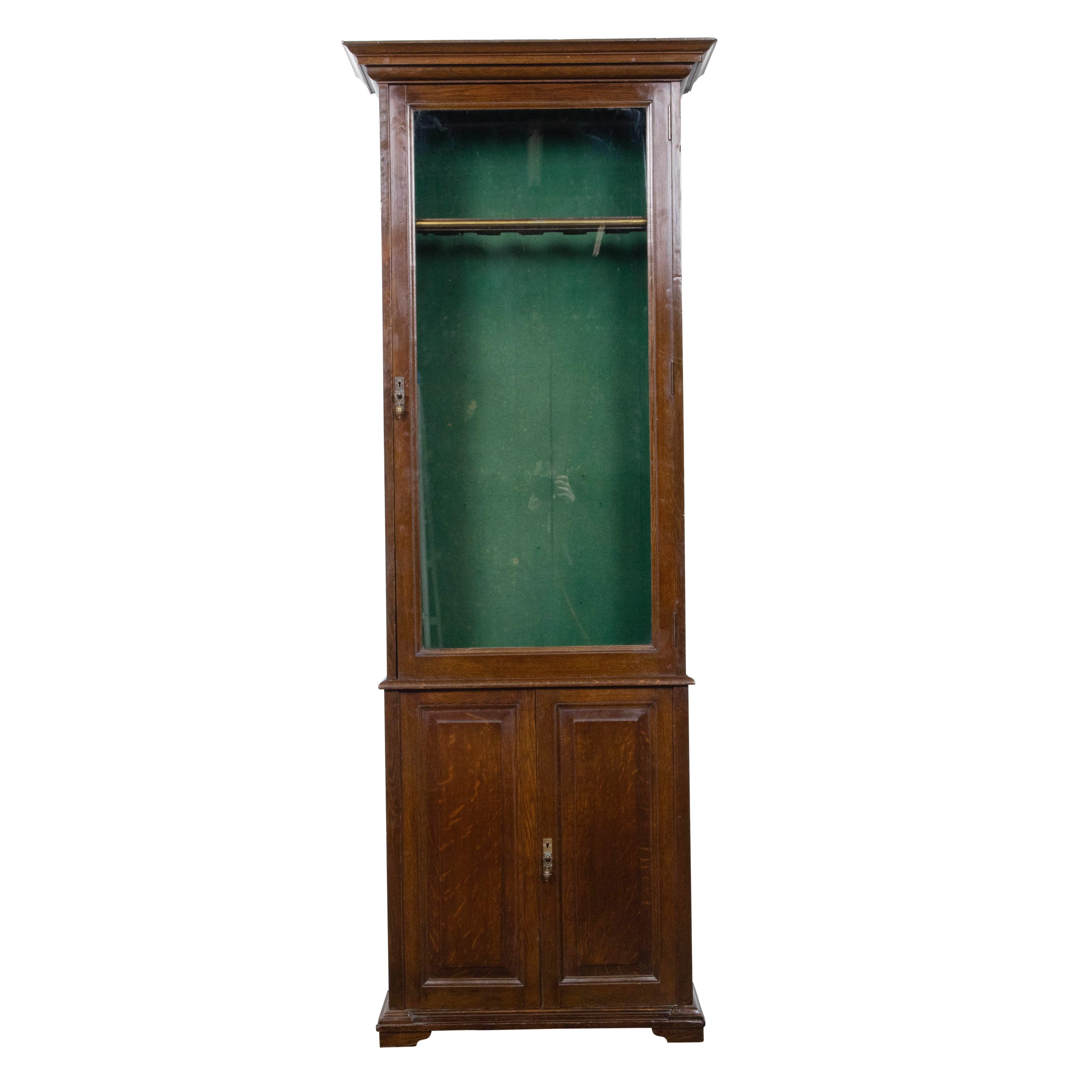 Felt English 19th Century Oak Gun Cabinet with Single Glass Door and Inner Drawers For Sale