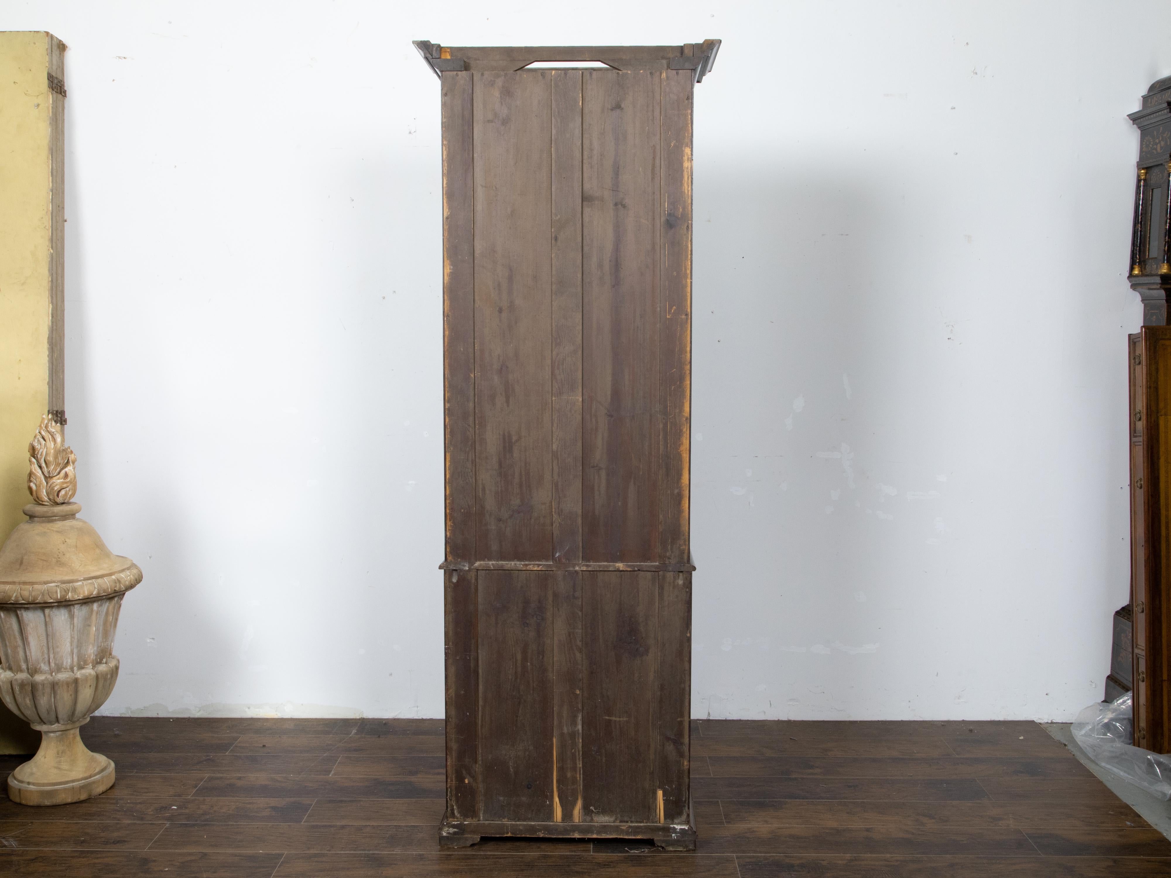 English 19th Century Oak Gun Cabinet with Single Glass Door and Inner Drawers For Sale 4