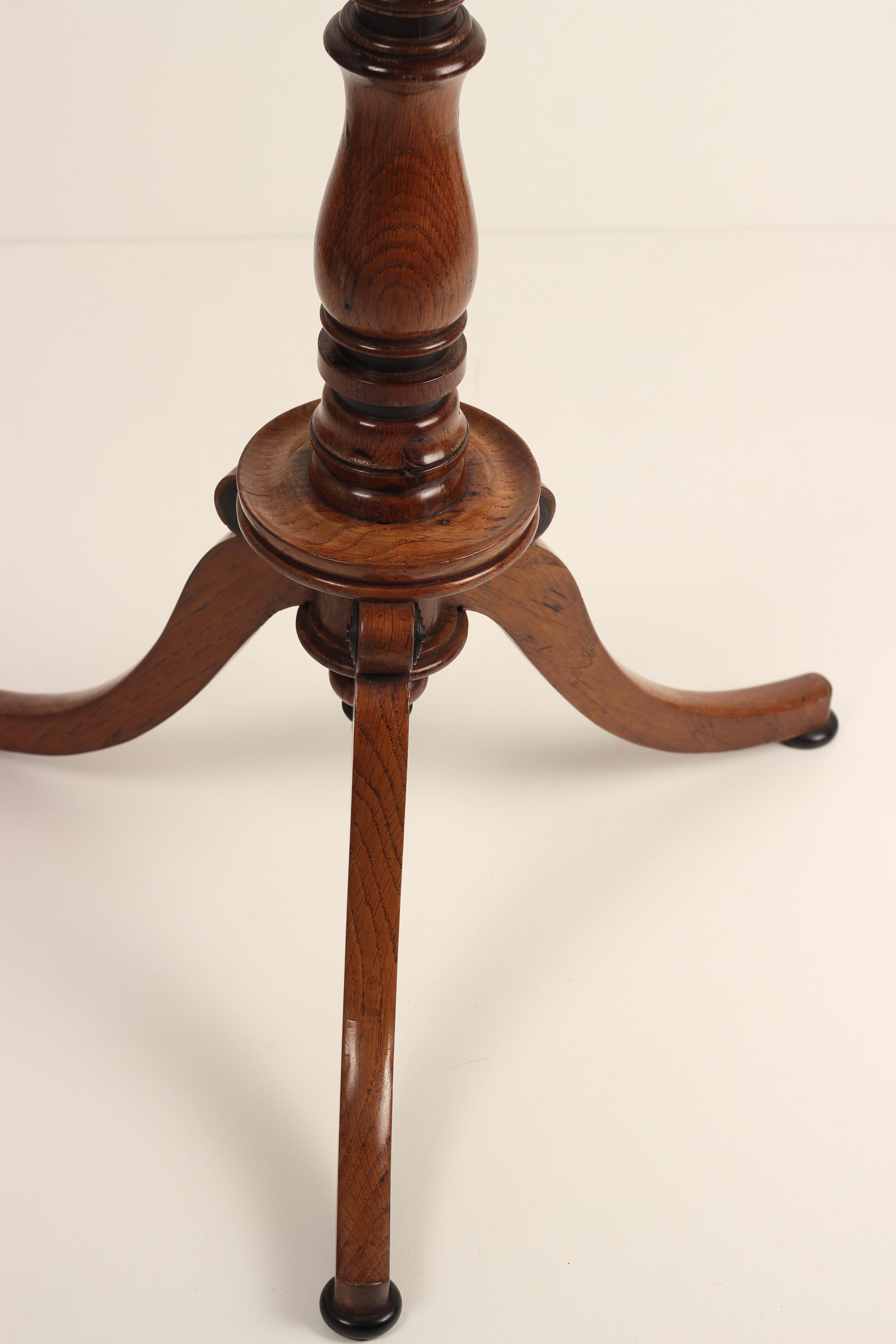 English 19th Century Oak Hard Wood Specimen Pedestal, Tripod Table / Wine Table For Sale 5