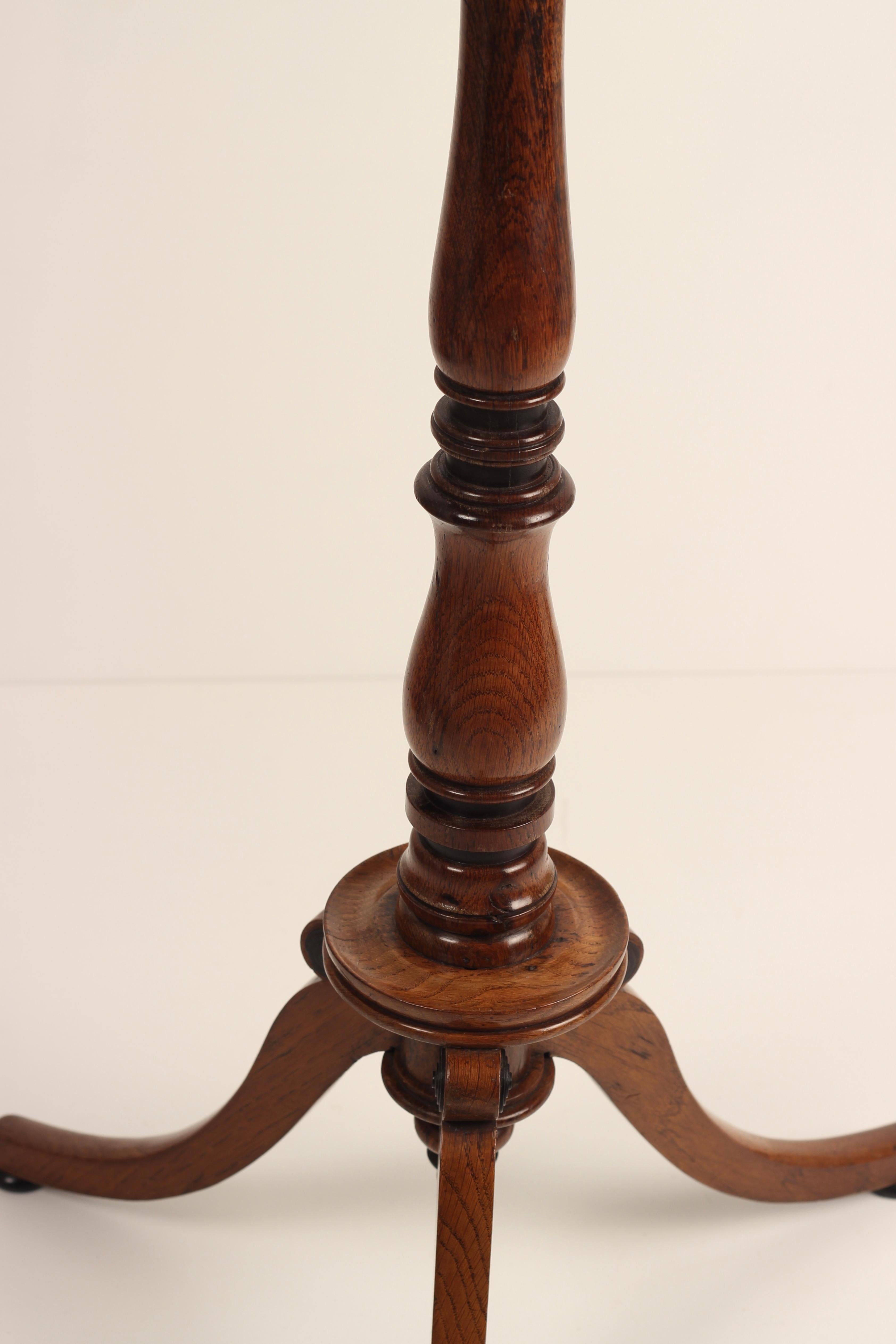 Hardwood English 19th Century Oak Hard Wood Specimen Pedestal, Tripod Table / Wine Table For Sale