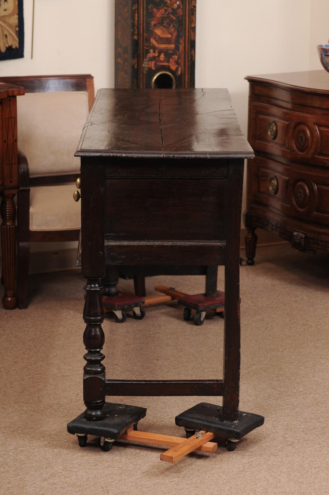 Base de commode en chêne du XIXe siècle de style jacobéen, pieds avant tournés en vente 5