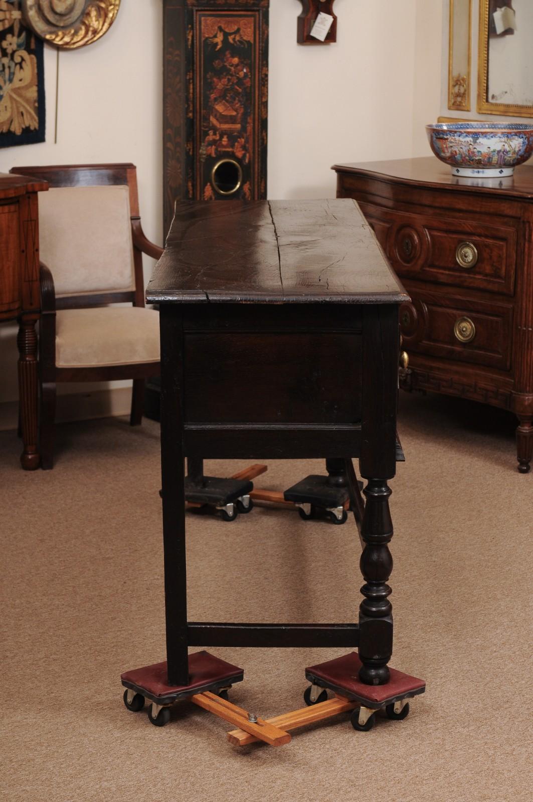 Base de commode en chêne du XIXe siècle de style jacobéen, pieds avant tournés en vente 1