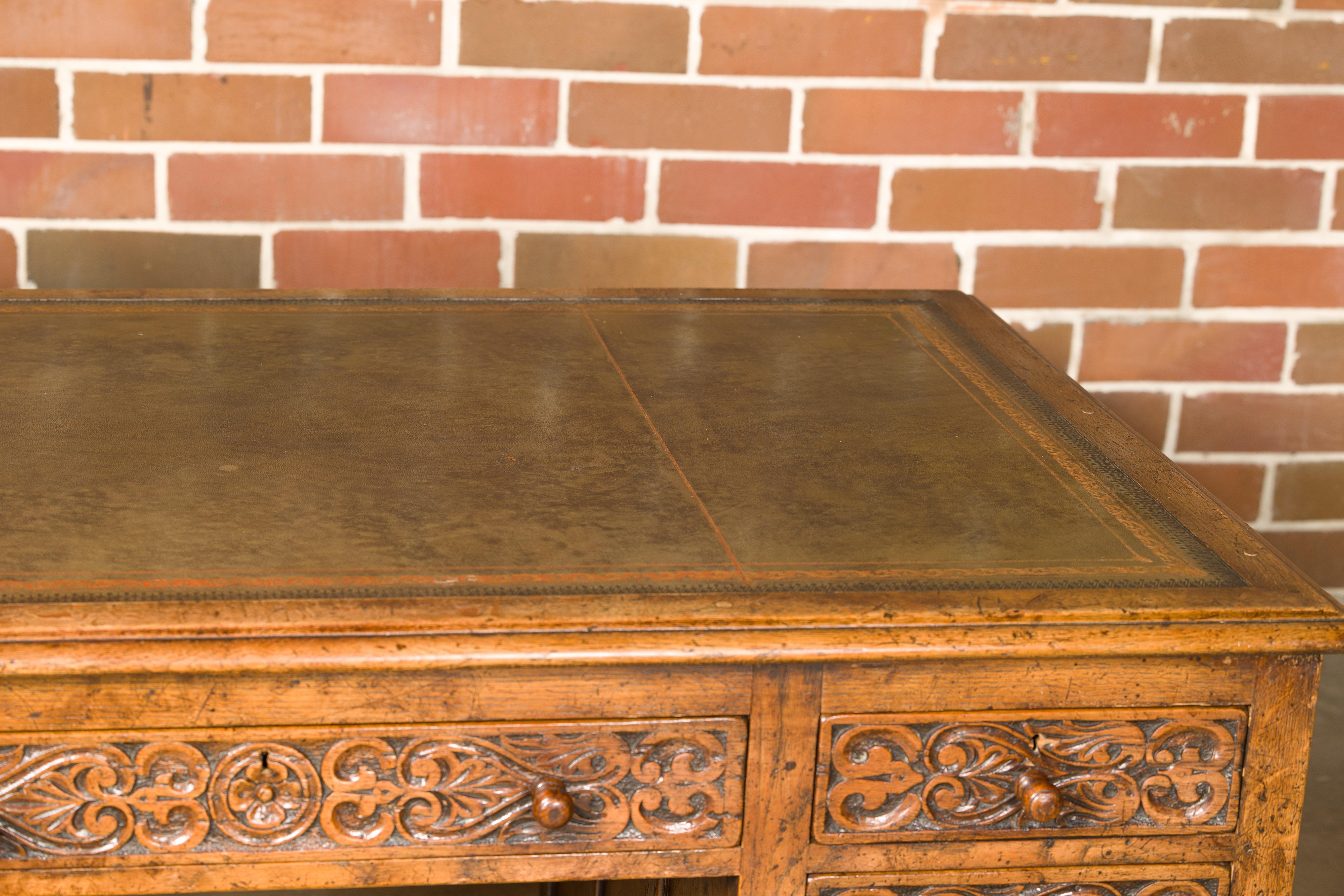 English 19th Century Oak Kneehole Desk with Nine Drawers and Carved Foliage For Sale 8
