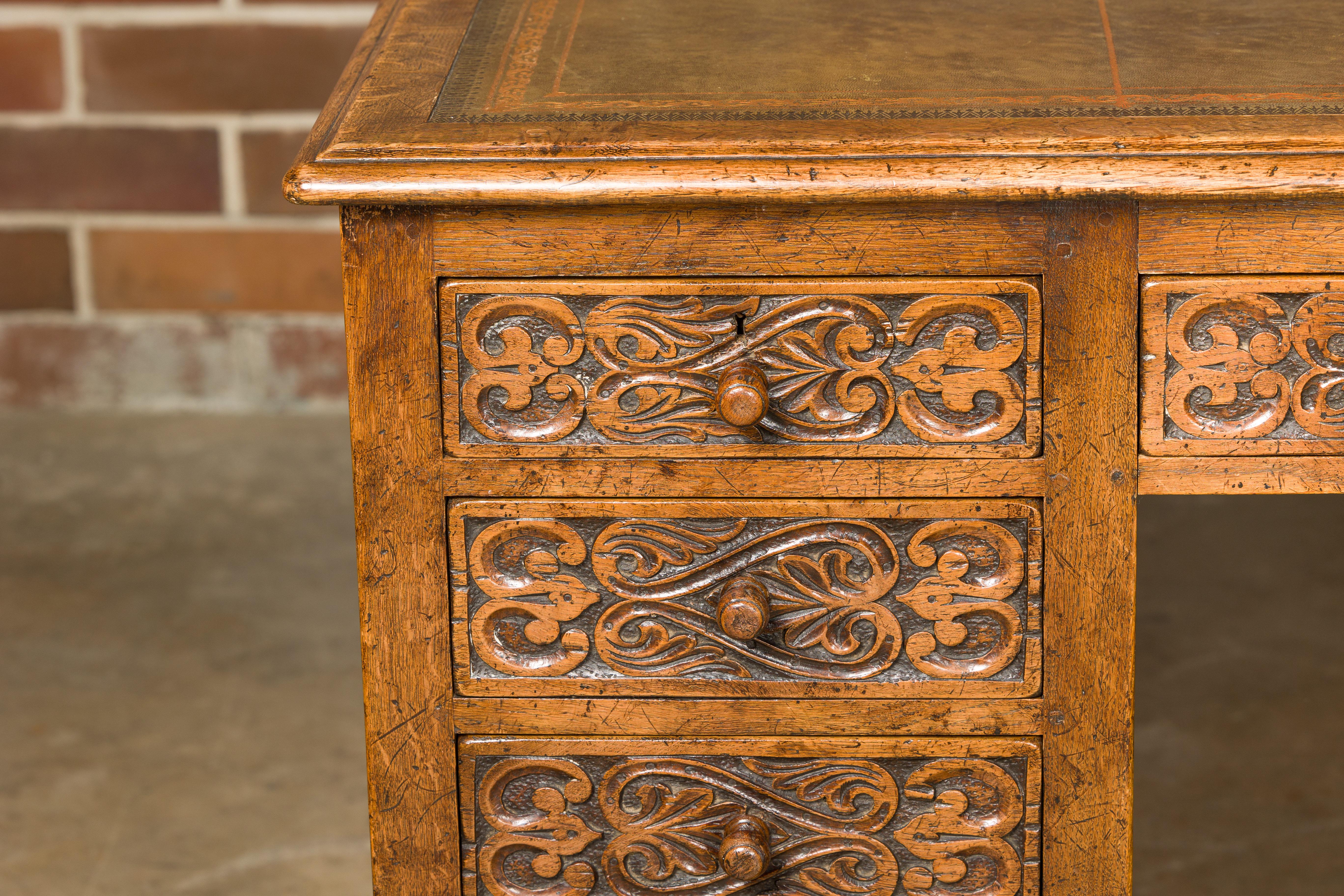 English 19th Century Oak Kneehole Desk with Nine Drawers and Carved Foliage For Sale 2