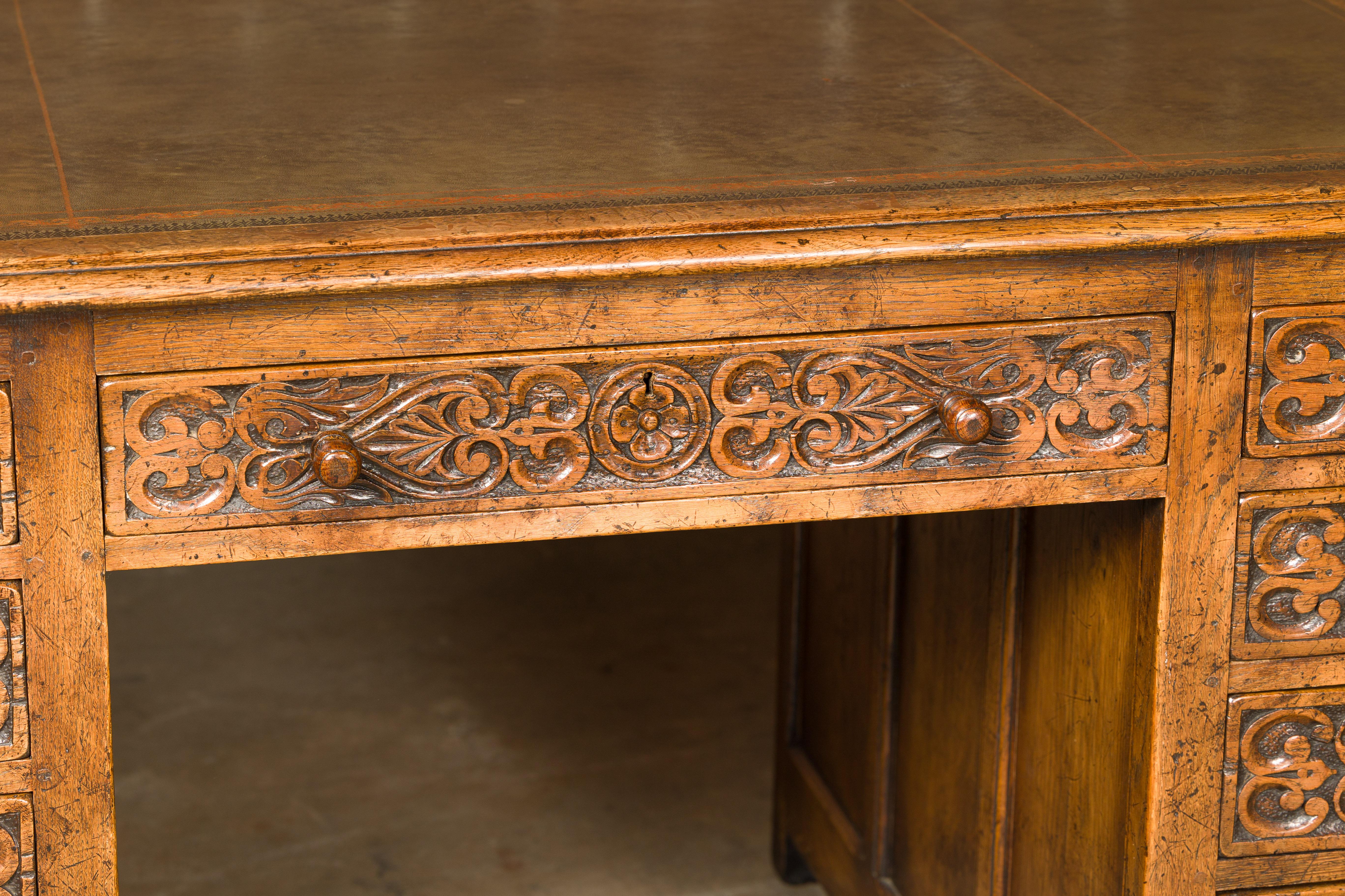 English 19th Century Oak Kneehole Desk with Nine Drawers and Carved Foliage For Sale 3