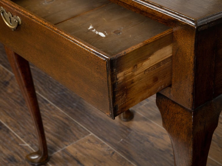 English 19th Century Oak Lowboy with Drawer, Chippendale Handle and Slipper Feet For Sale 7