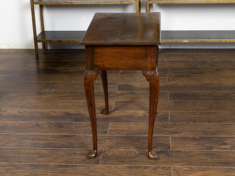 English 19th Century Oak Lowboy with Drawer, Chippendale Handle and Slipper Feet For Sale 2