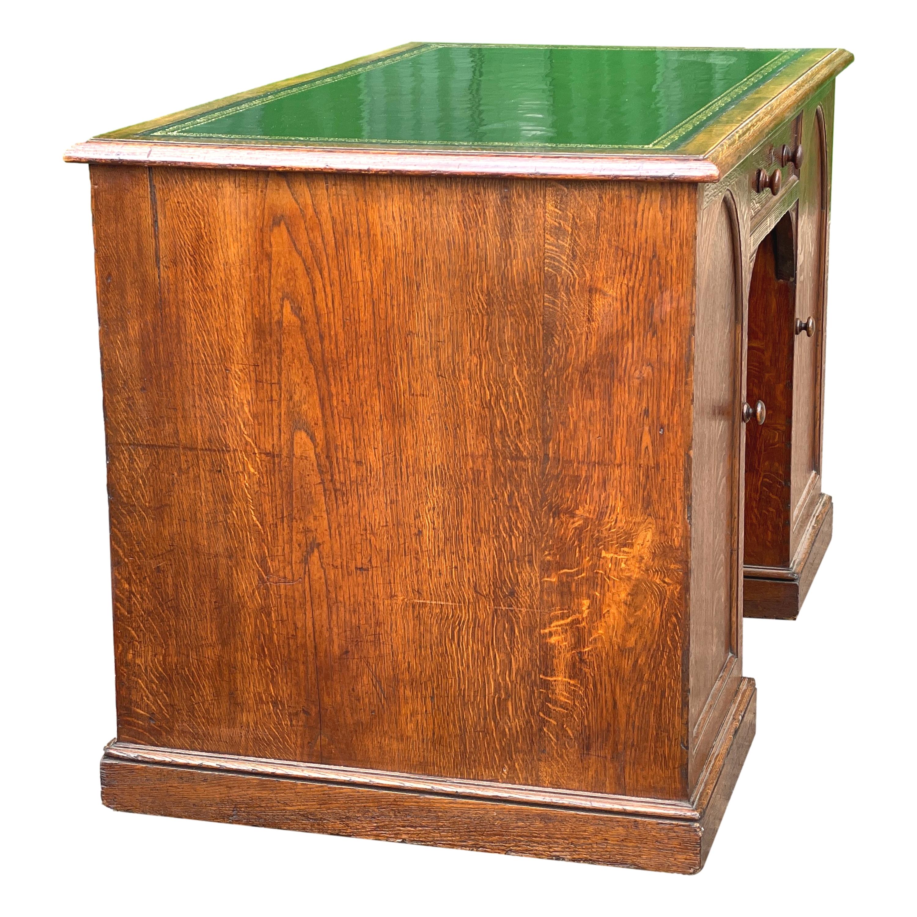 English 19th Century Oak Pedestal Desk For Sale 2