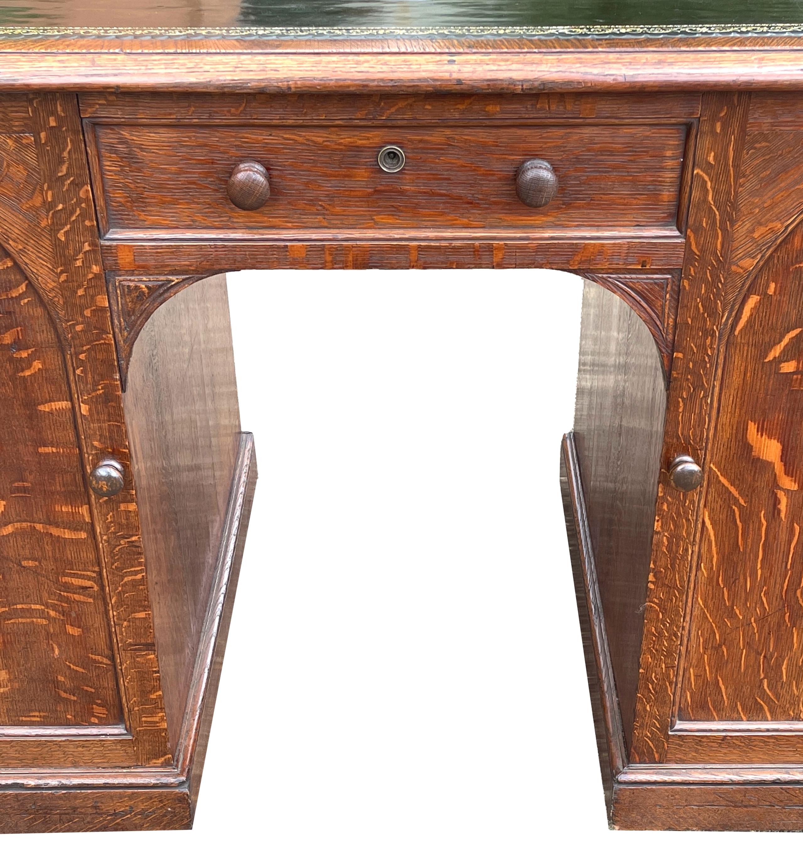 English 19th Century Oak Pedestal Desk For Sale 3