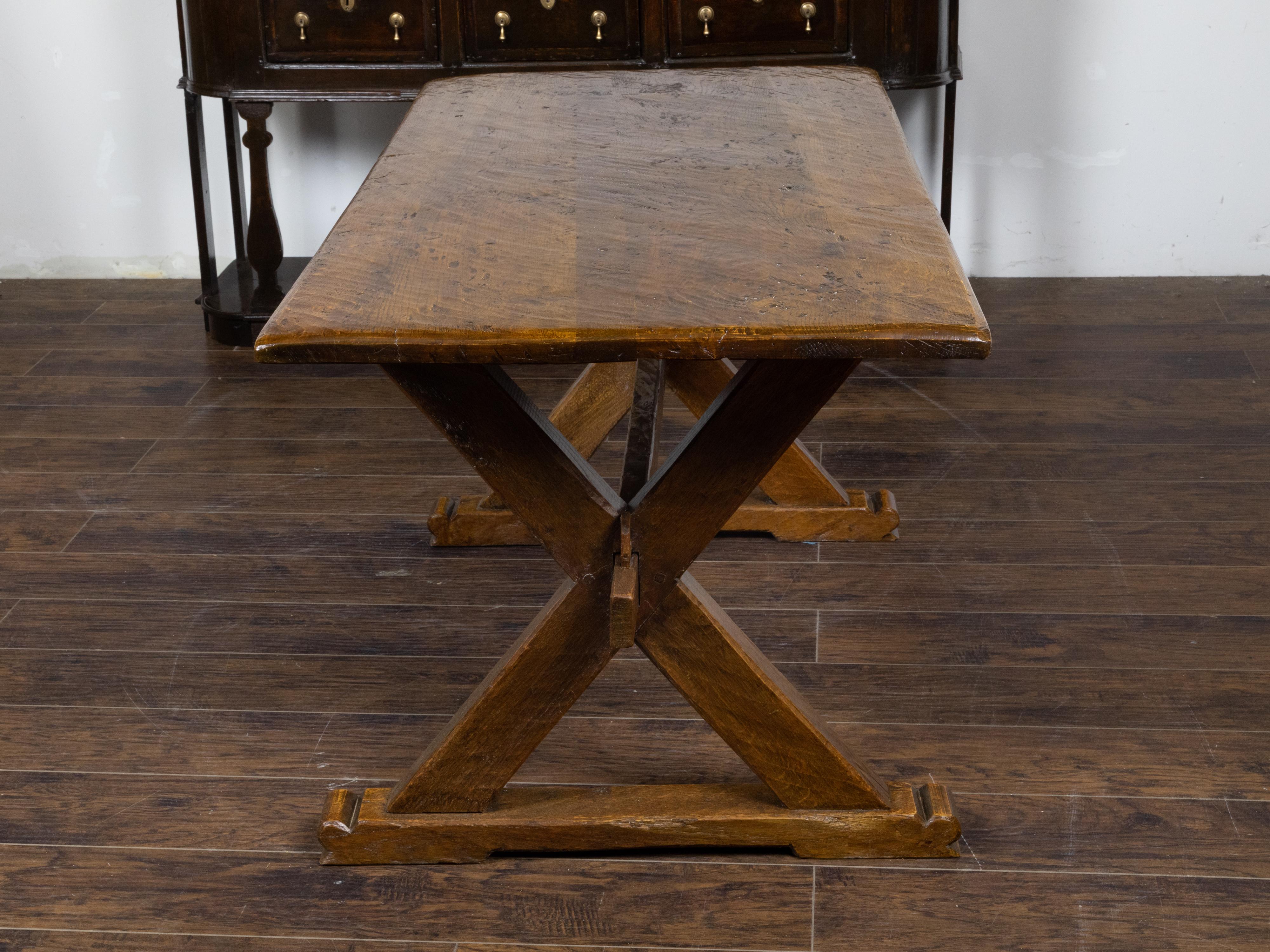 Anglais Table Sawbuck anglaise du 19ème siècle en chêne avec base en forme de X et caractère rustique en vente