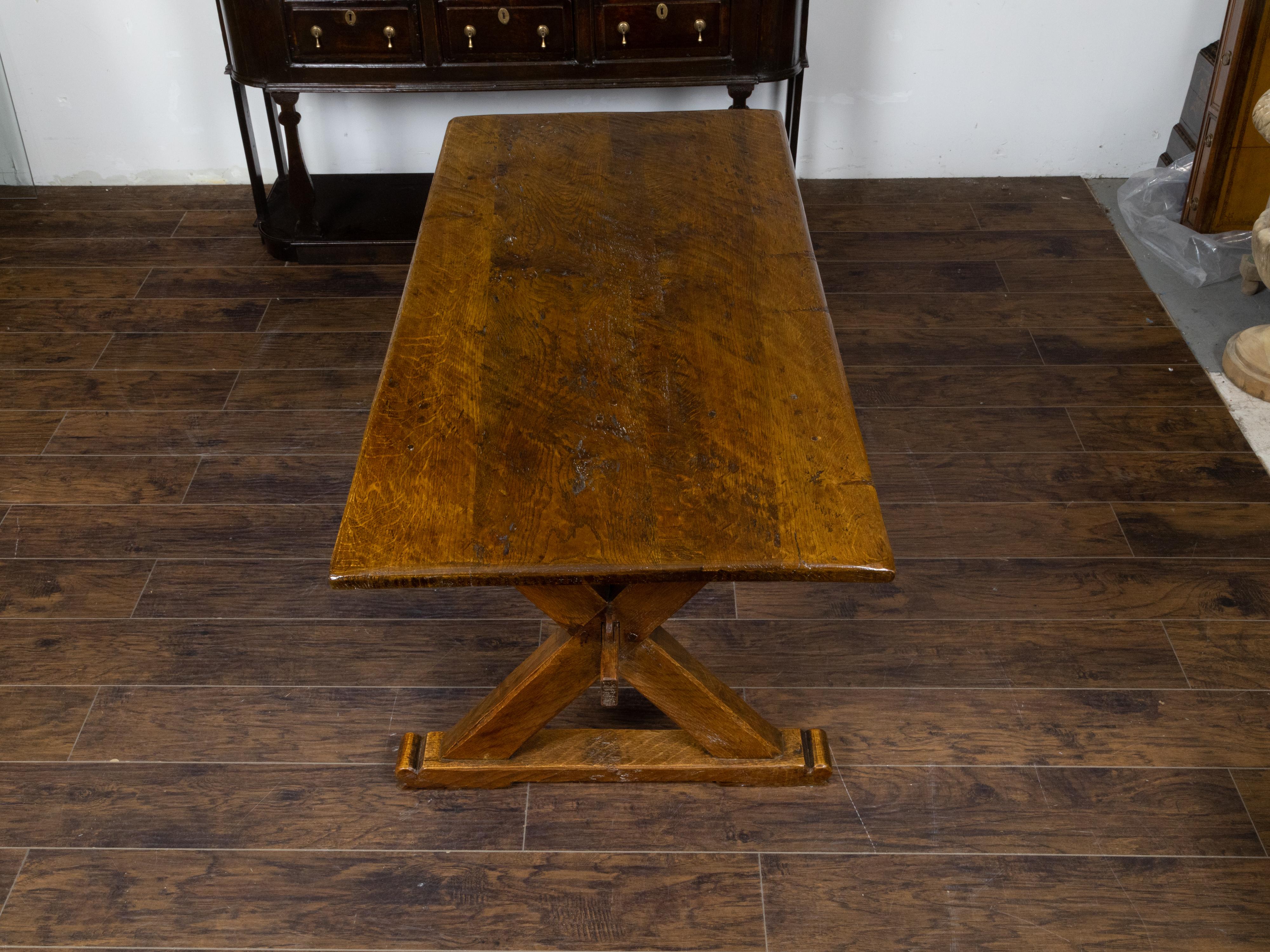 XIXe siècle Table Sawbuck anglaise du 19ème siècle en chêne avec base en forme de X et caractère rustique en vente