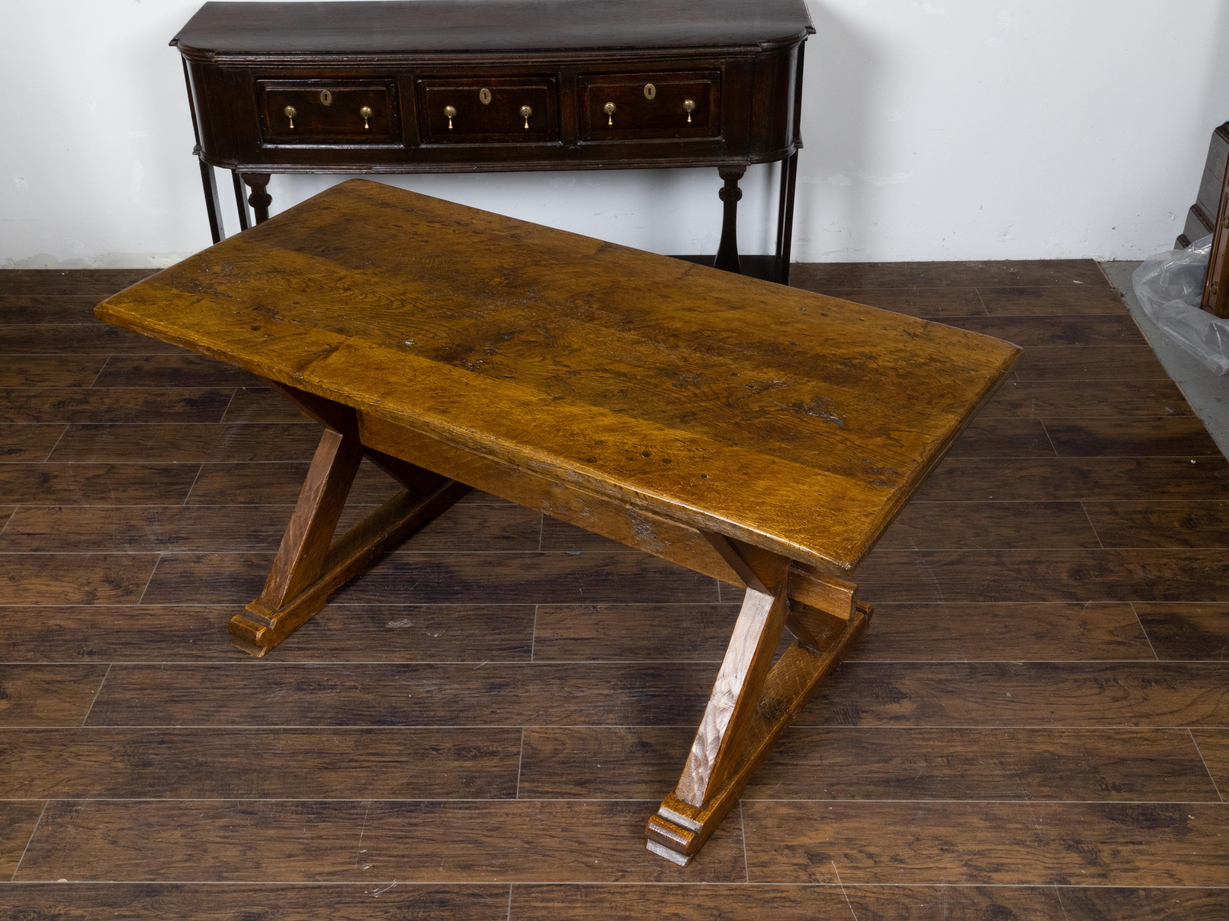 Chêne Table Sawbuck anglaise du 19ème siècle en chêne avec base en forme de X et caractère rustique en vente