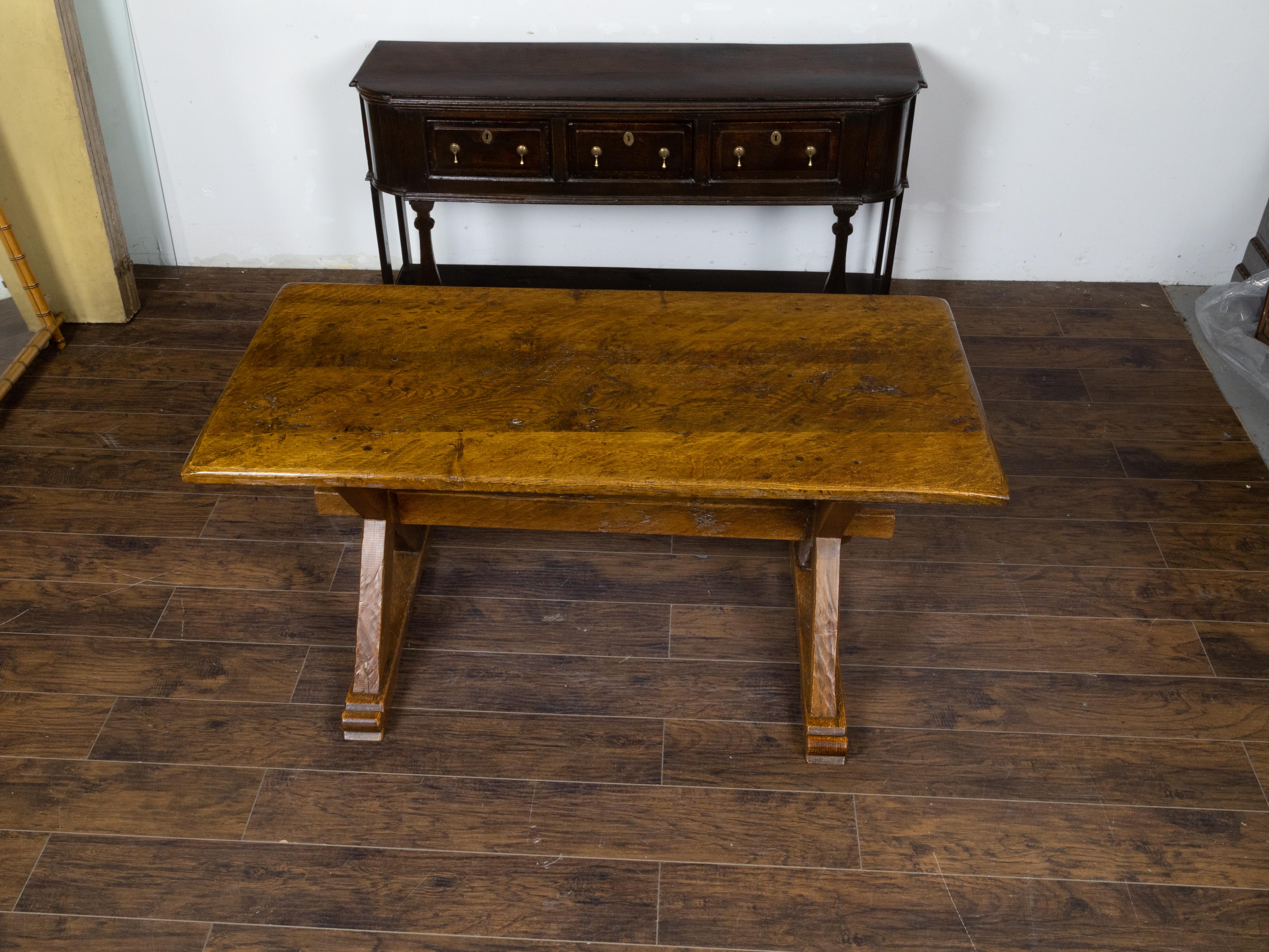 English 19th Century Oak Sawbuck Table with X-Form Base with Rustic Character For Sale 5