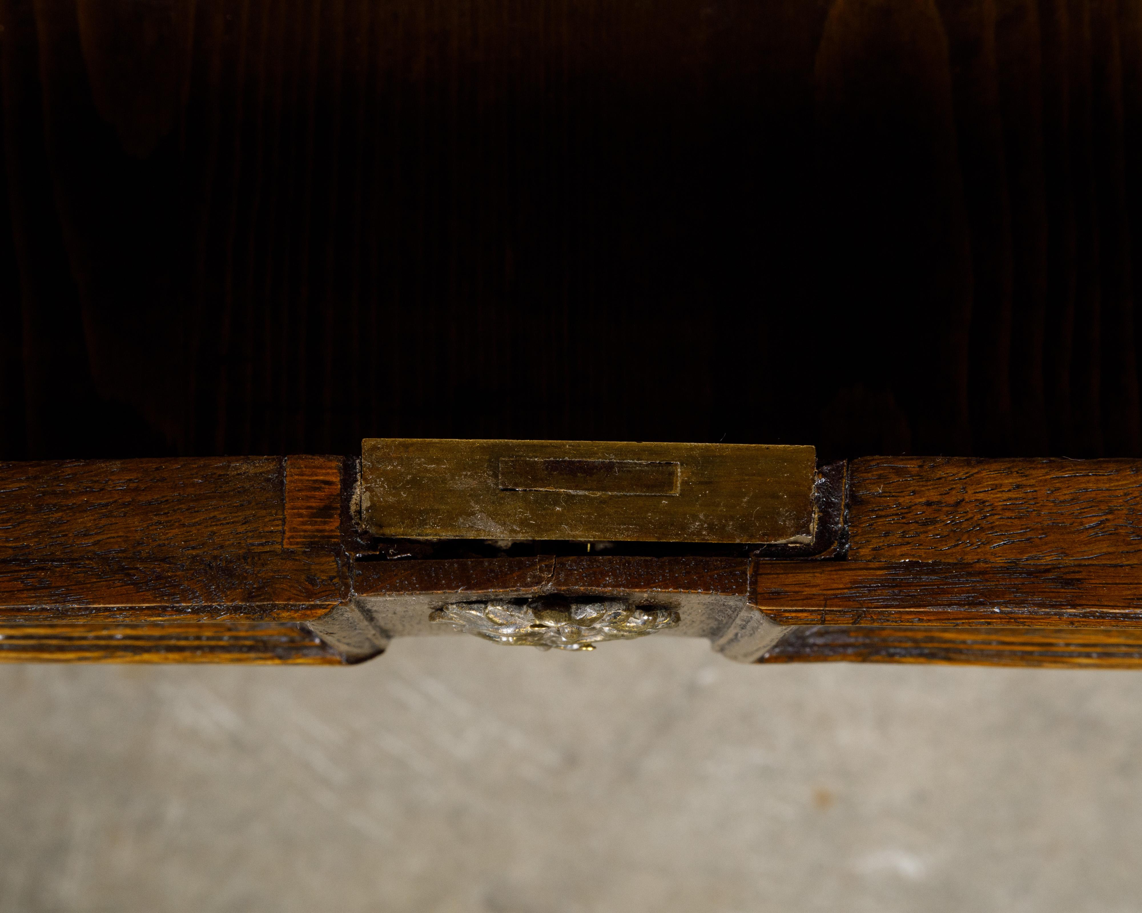 English 19th Century Oak Side Table with Carved Bobbin Legs and Single Drawer For Sale 7