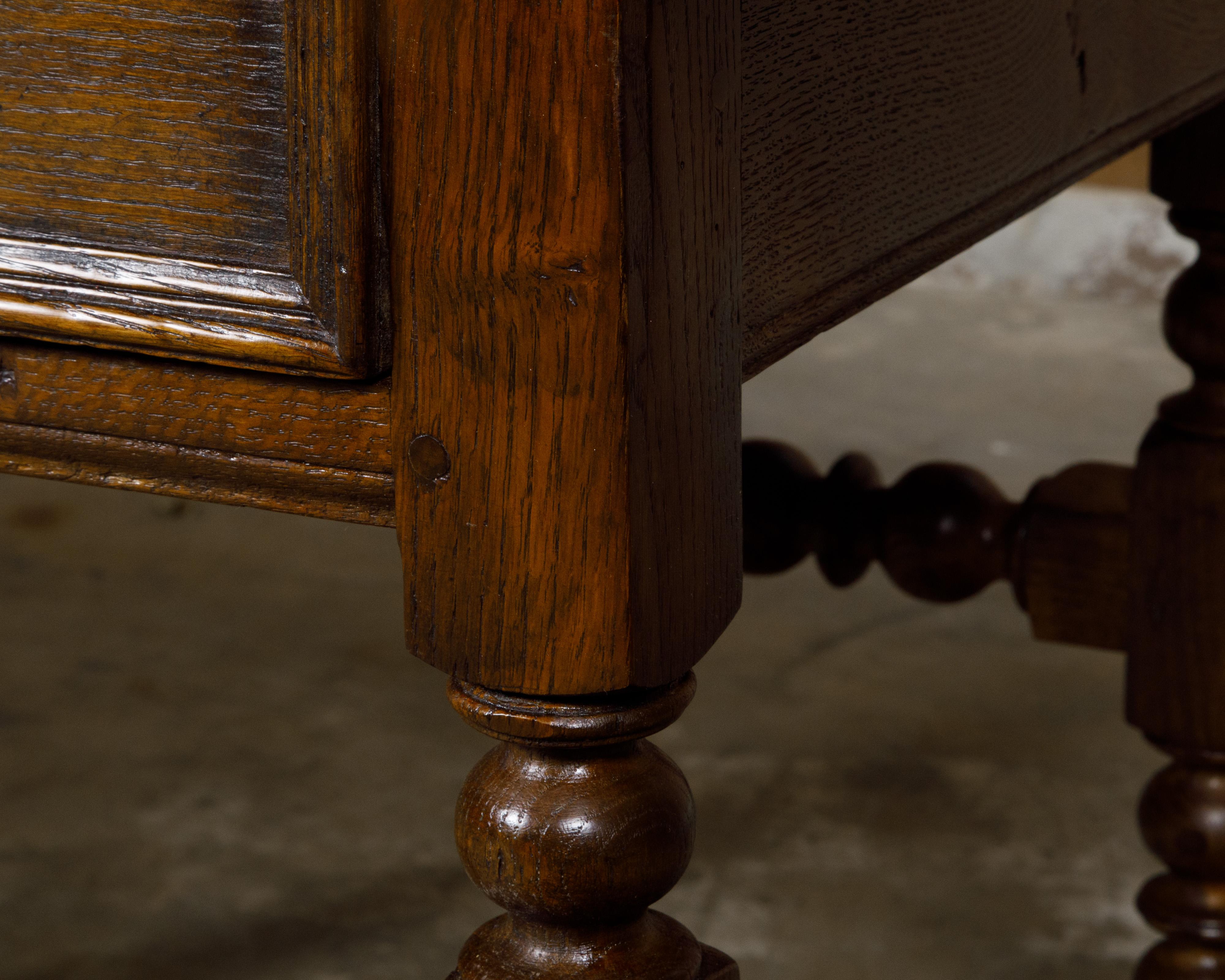 English 19th Century Oak Side Table with Carved Bobbin Legs and Single Drawer For Sale 1