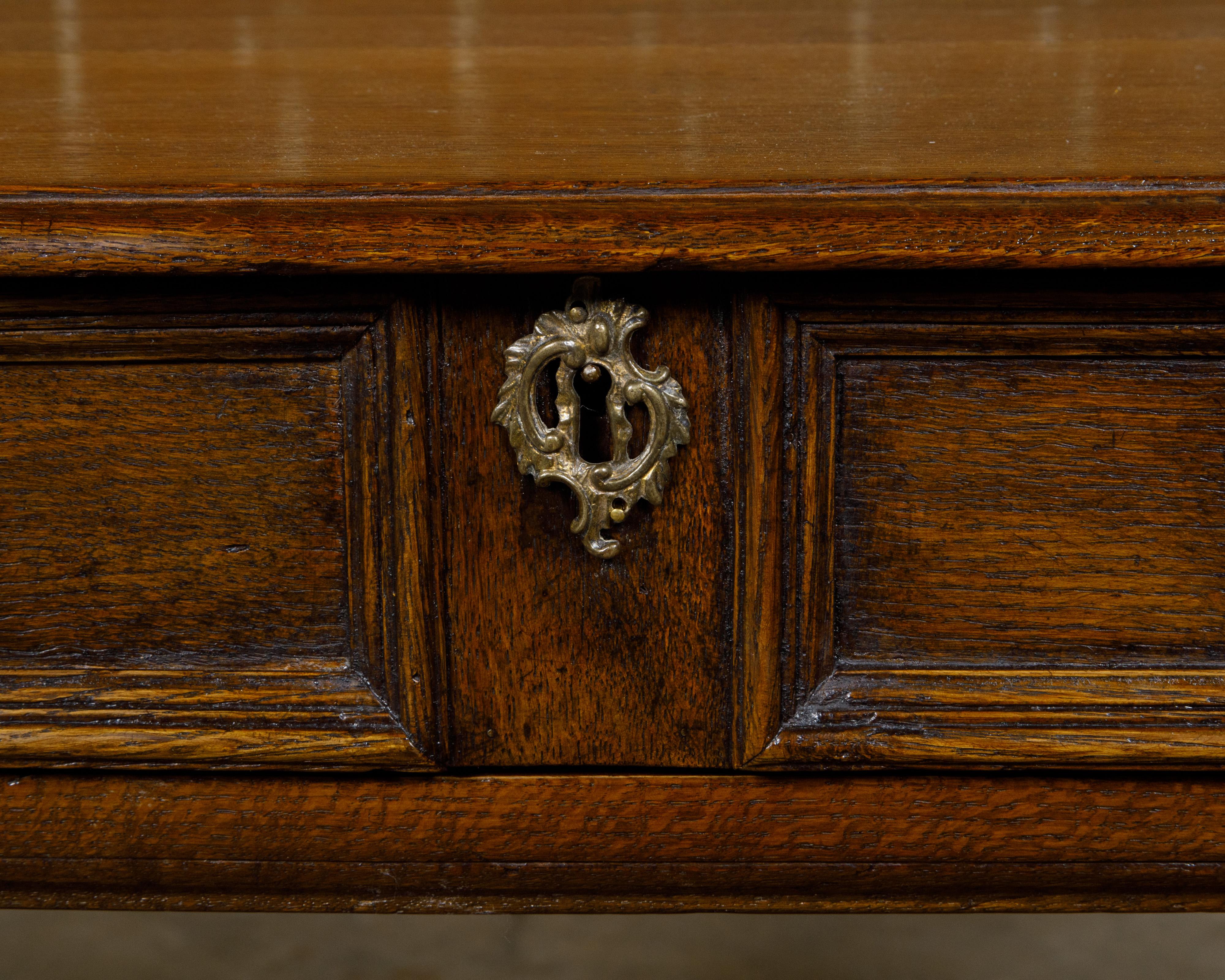 English 19th Century Oak Side Table with Carved Bobbin Legs and Single Drawer For Sale 5