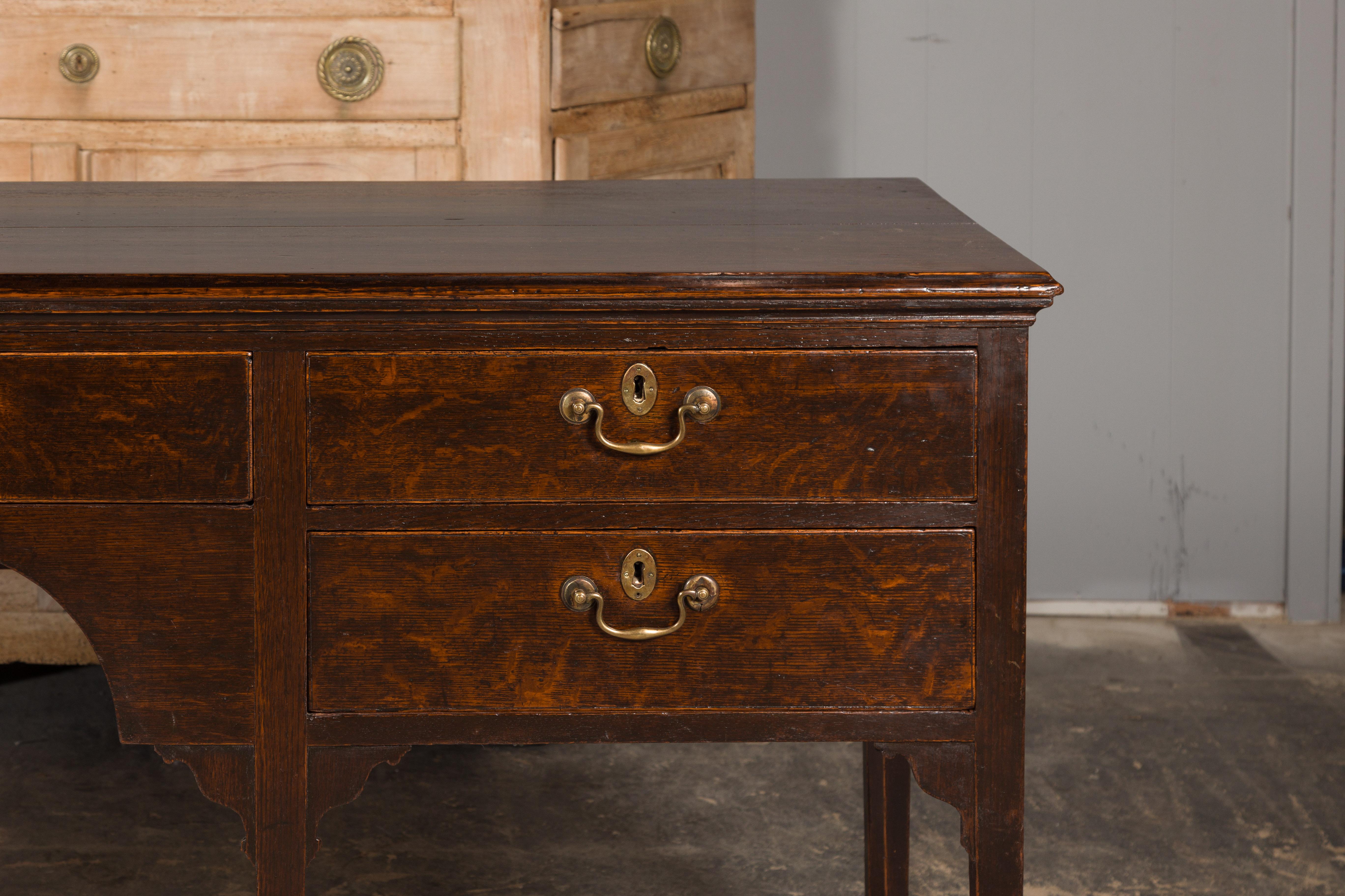 English 19th Century Oak Sideboard with Five Drawers and Carved Spandrels For Sale 1